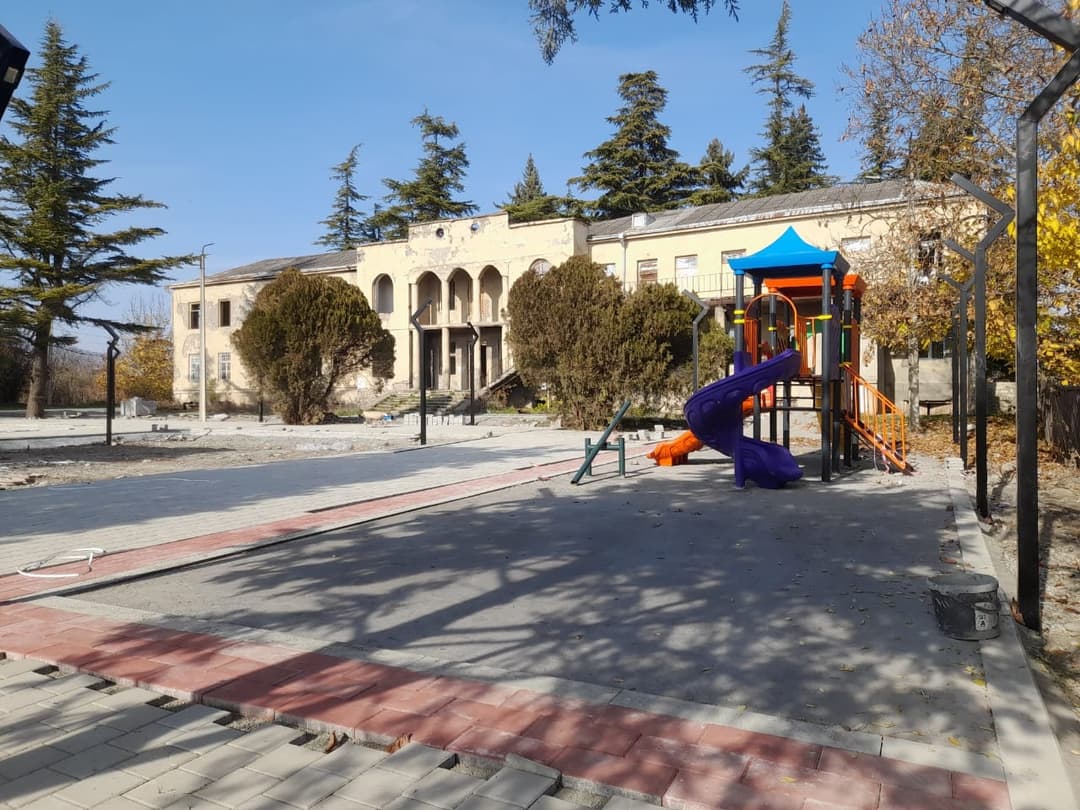 სოფელ მერეთში დასასვენებელი სივრცის მოწყობა მიმდინარეობს