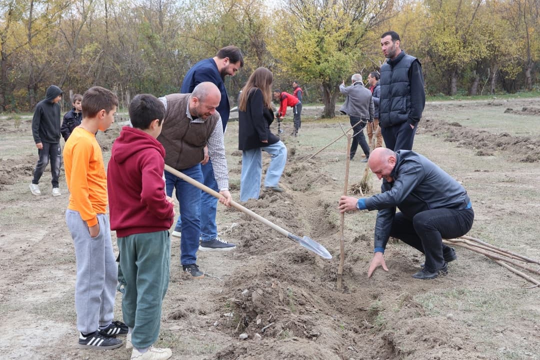 გორის მუნიციპალიტეტის მერმა ვარიანში გამწვანების აქციაში მიიღო მონაწილეობა