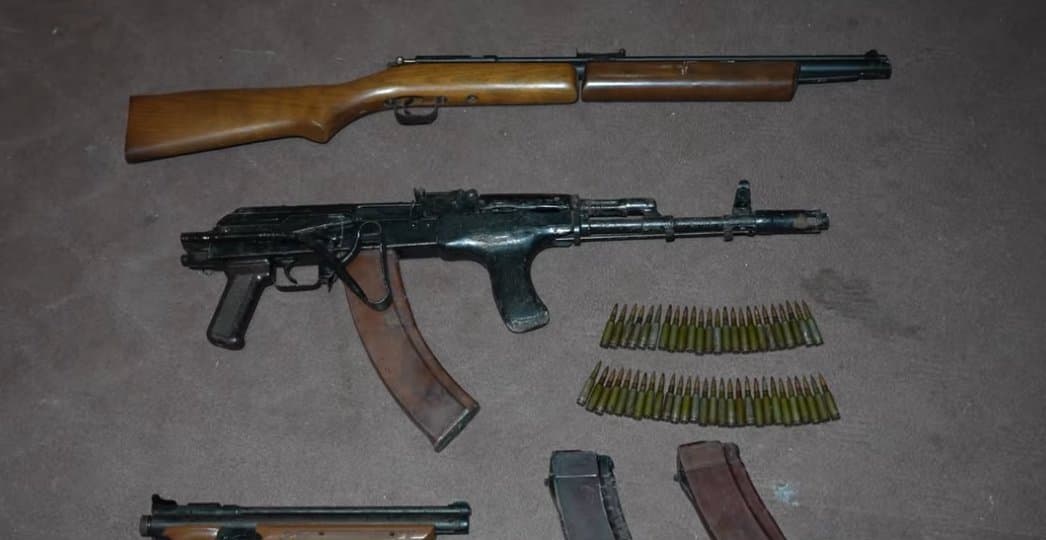 სამეგრელოს პოლიციამ ცეცხლსასროლი იარაღი და საბრძოლო მასალა ამოიღო - დაკავებულია 3 პირი