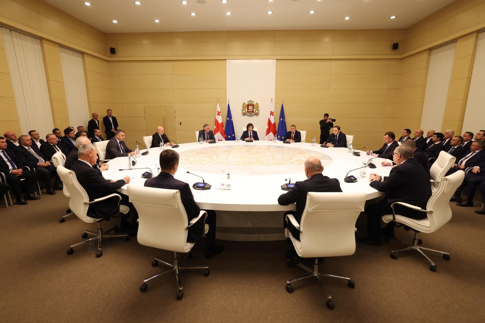 Frontnews image description