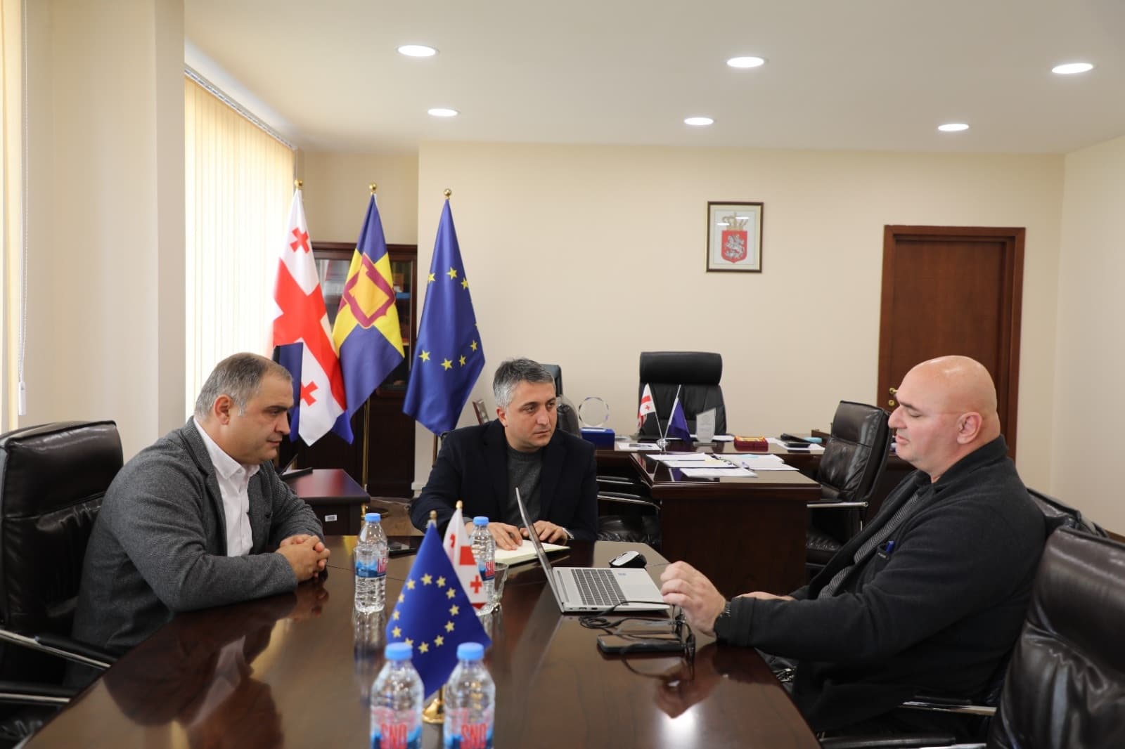 Frontnews image description