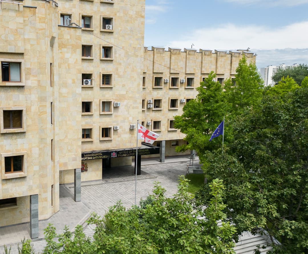 დიდი ოდენობით თანხების მოტყუებით დაუფლების ფაქტზე "სფერო ჰოლდინგის“ დამფუძნებელი დააკავეს, დირექტორის მიმართ კი სისხლის სამართლებრივი დევნა დაიწყო 