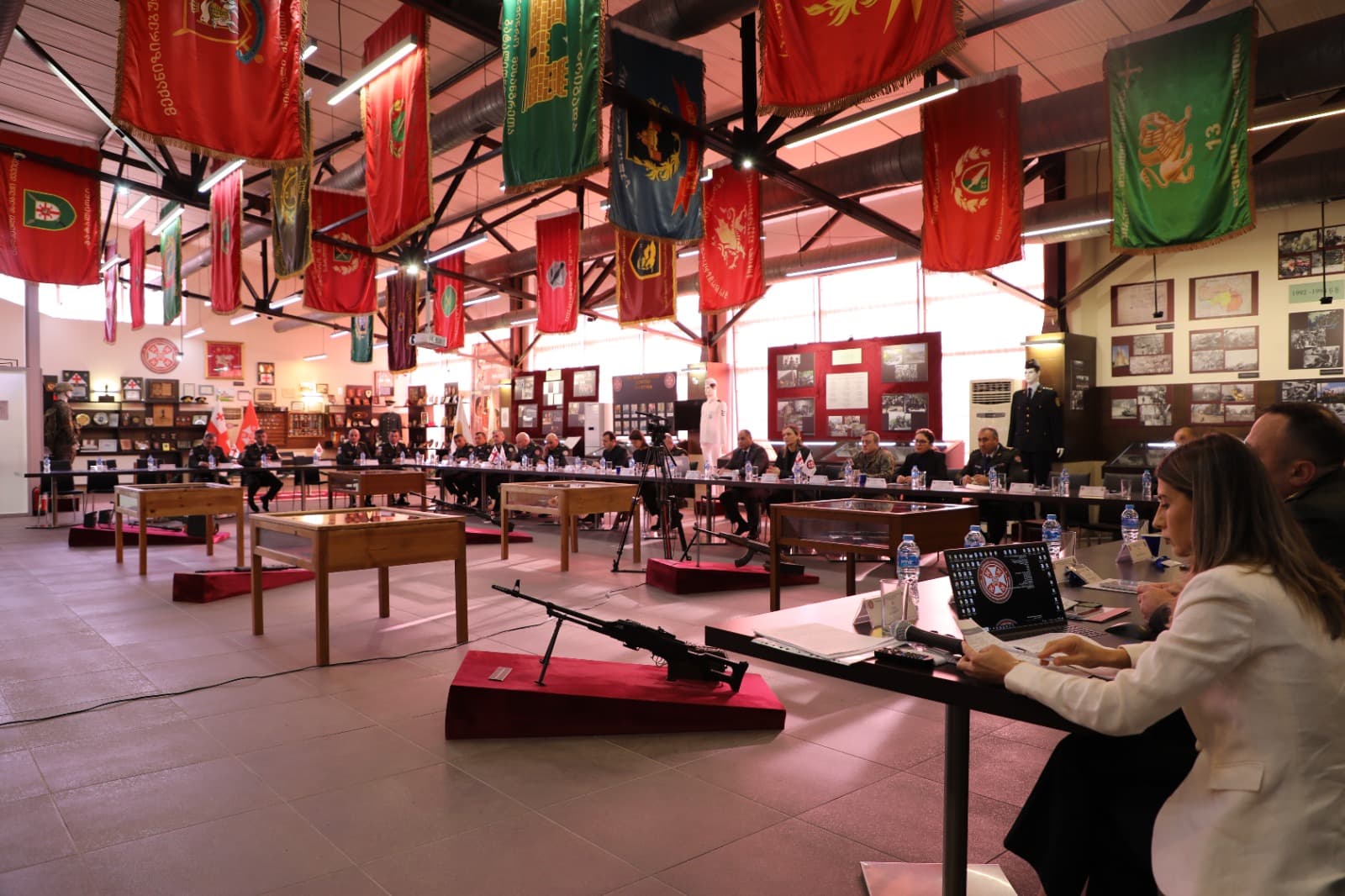 Frontnews image description