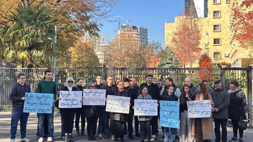 The signatories argued that the prohibition on Khabeishvili’s communication and meetings with his children was unjustified 