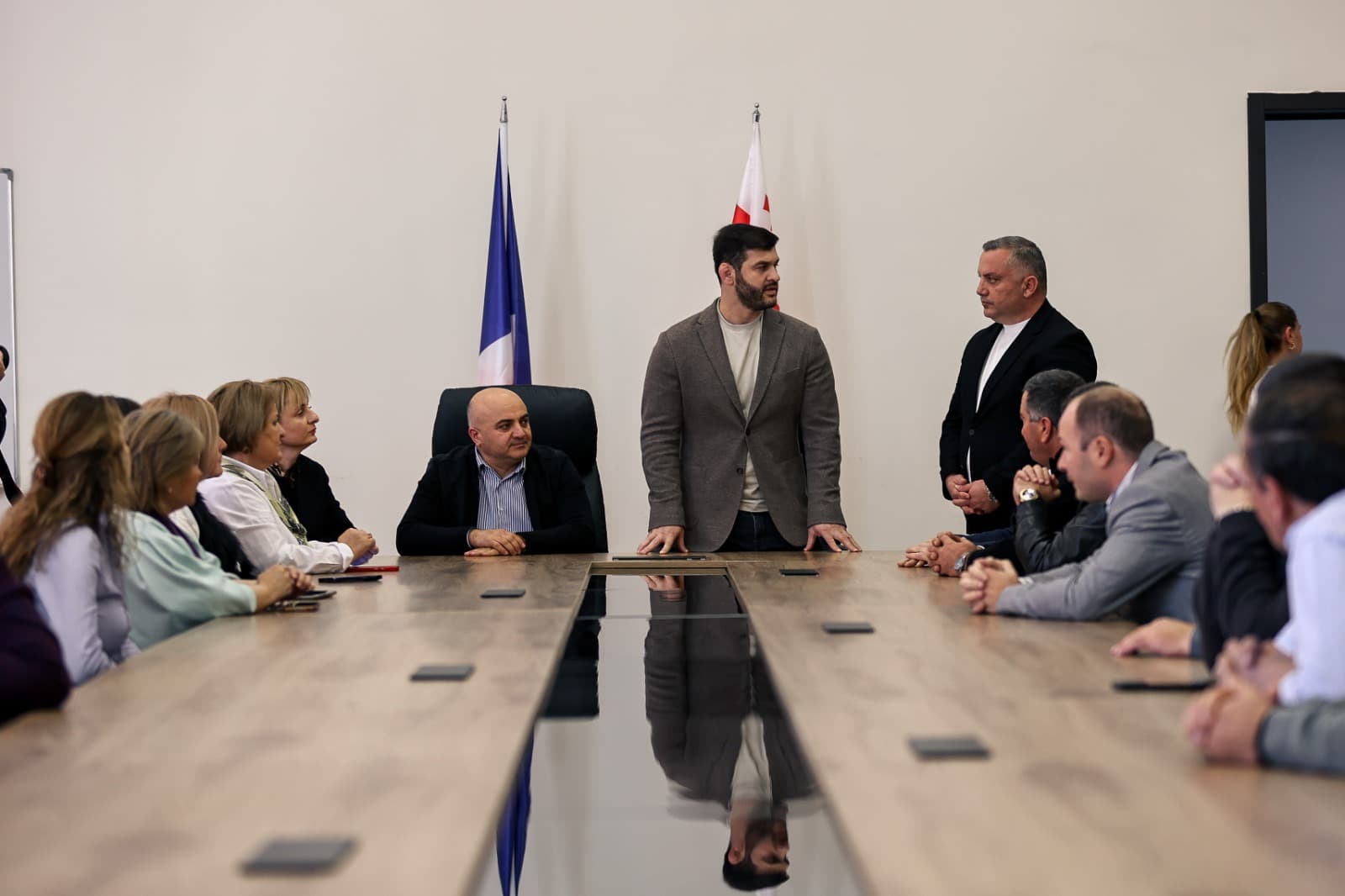 Frontnews image description