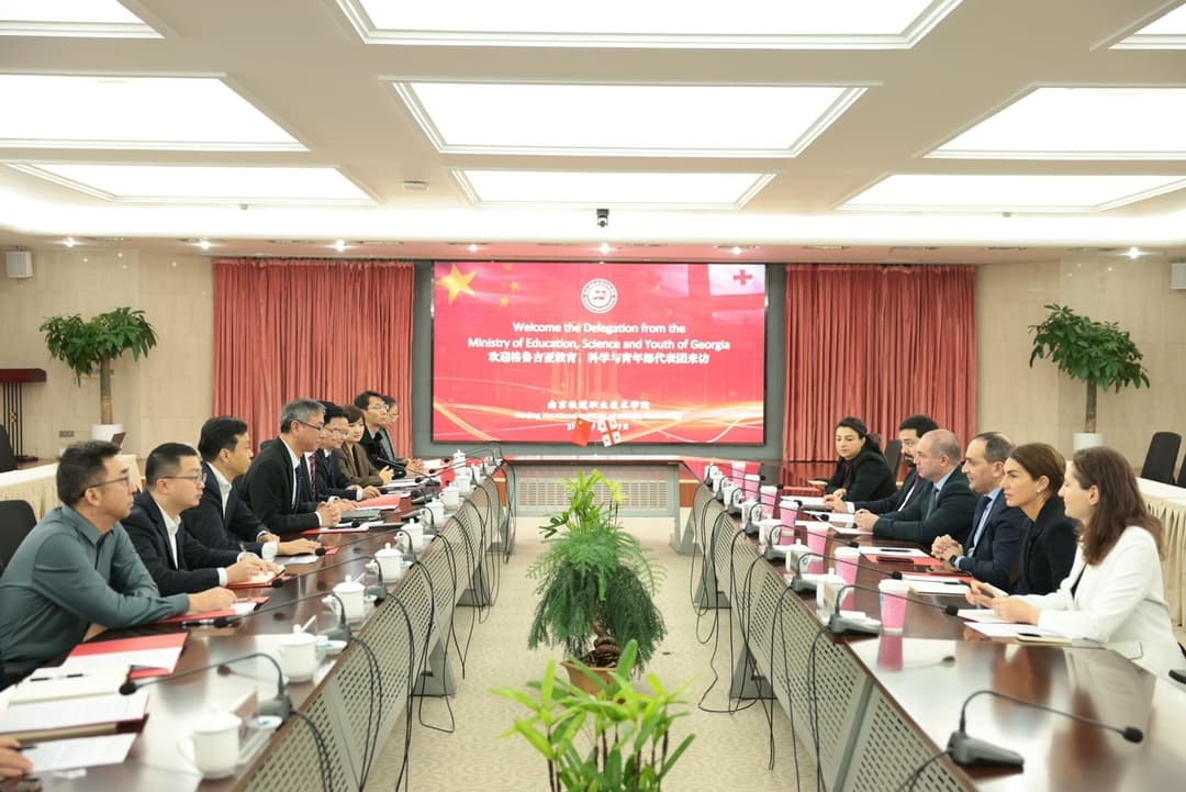 გივი მიქანაძე ნანჯინგის სარკინიგზო ტექნოლოგიების პროფესიულ ინსტიტუტს ეწვია