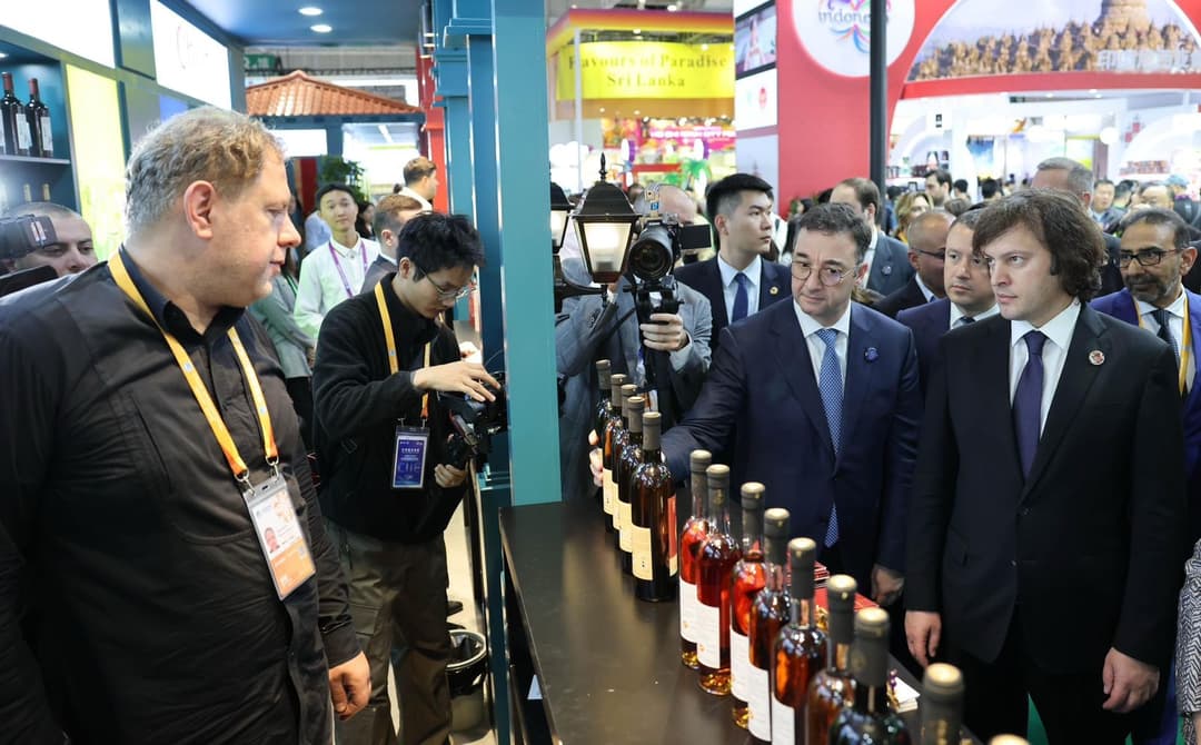 ირაკლი კობახიძემ ჩინეთის იმპორტის საერთაშორისო გამოფენაზე ქართული საგამოფენო სივრცეები დაათვალიერა