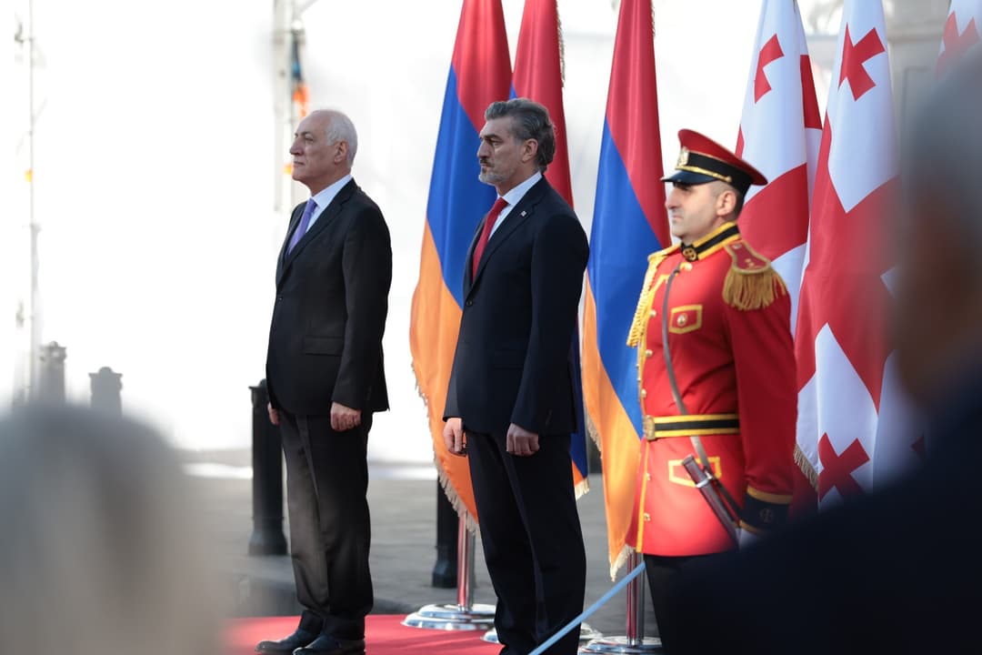 პრეზიდენტის სასახლეში სომხეთის პრეზიდენტის დახვედრის ოფიციალური ცერემონია გაიმართა