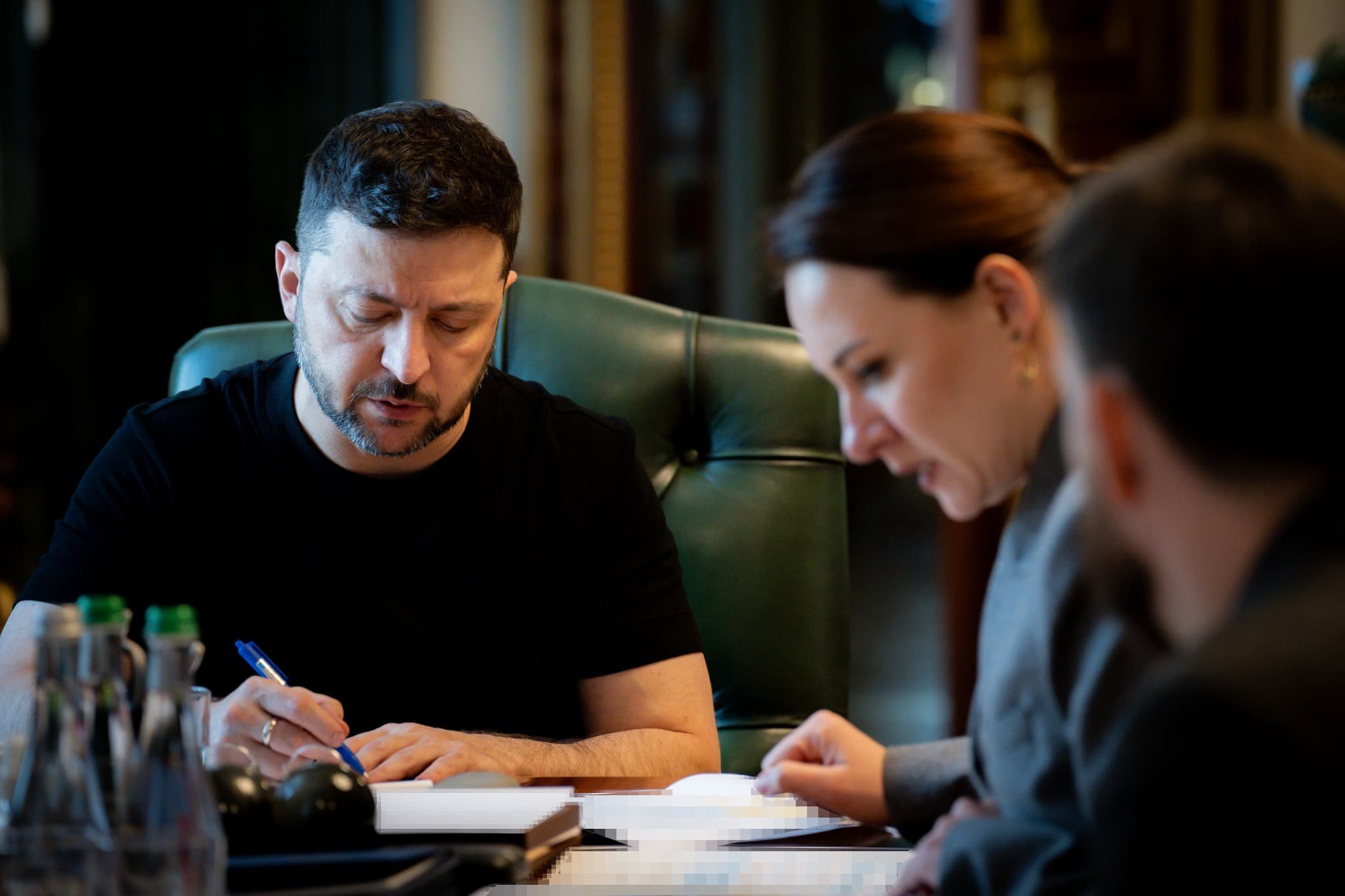 Frontnews image description