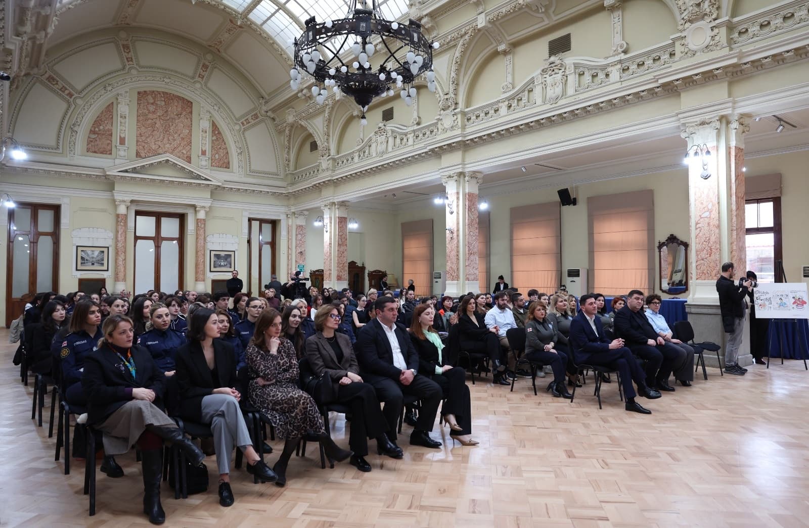 Frontnews image description