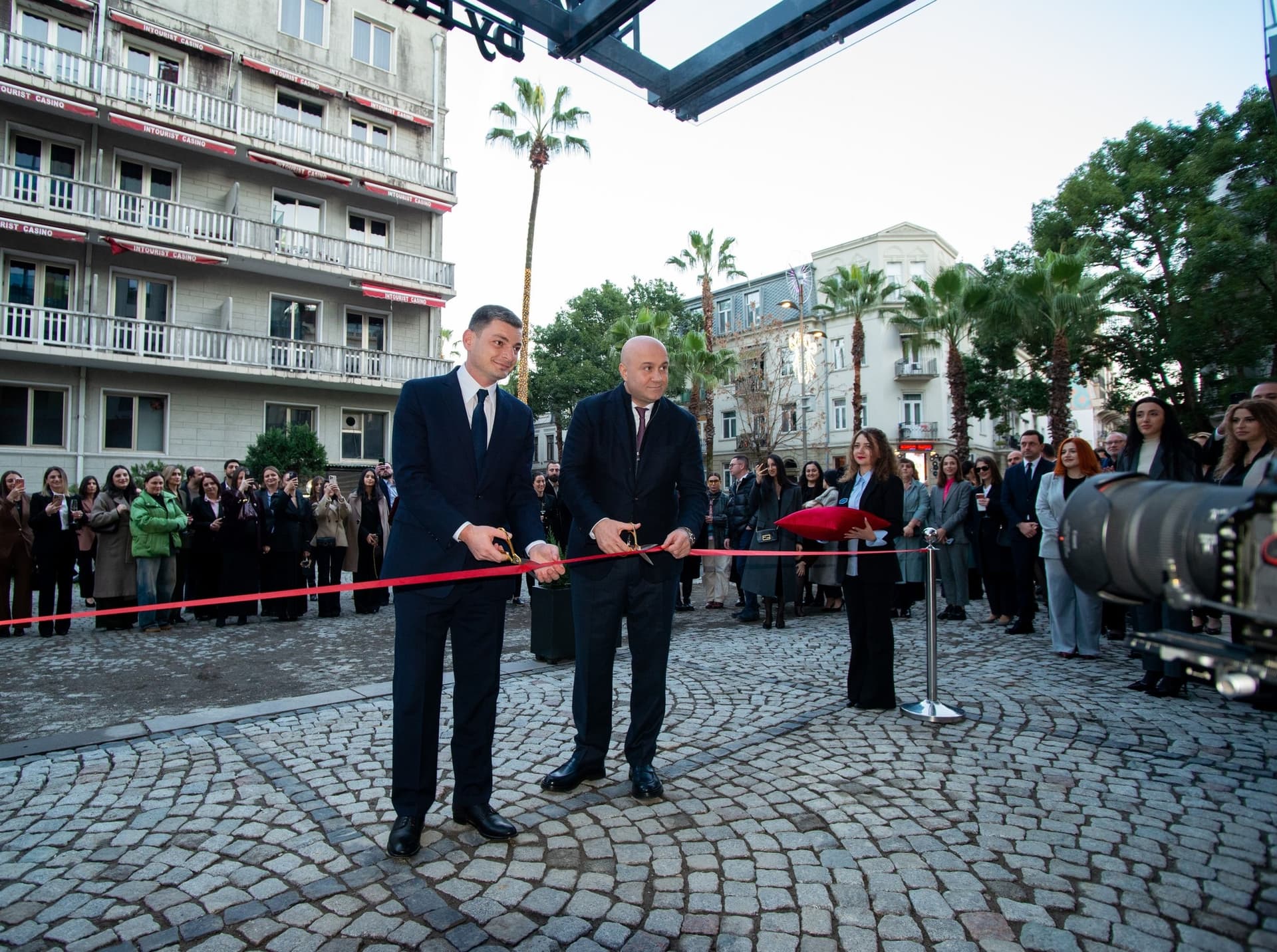 Frontnews image description