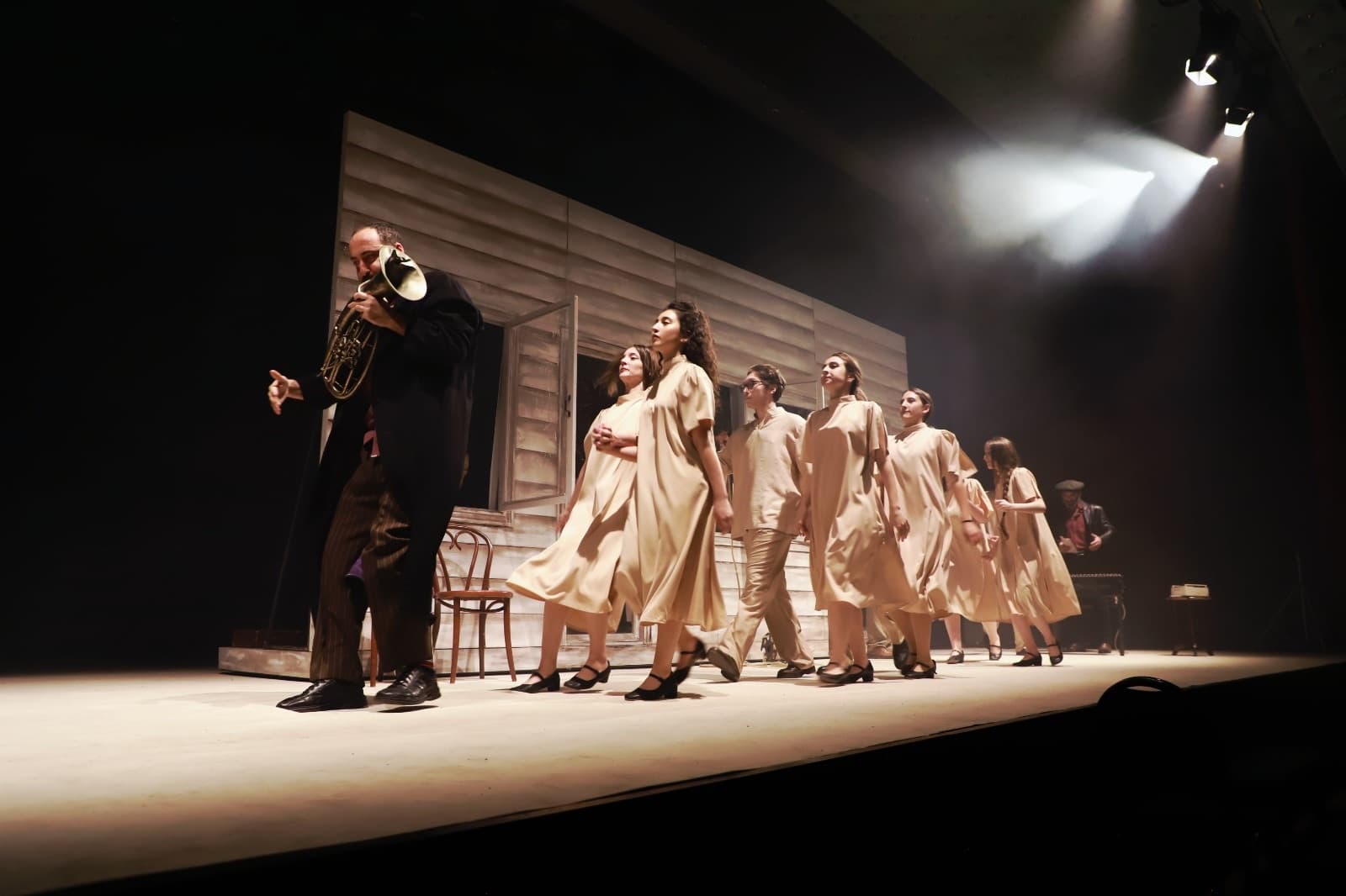 Frontnews image description