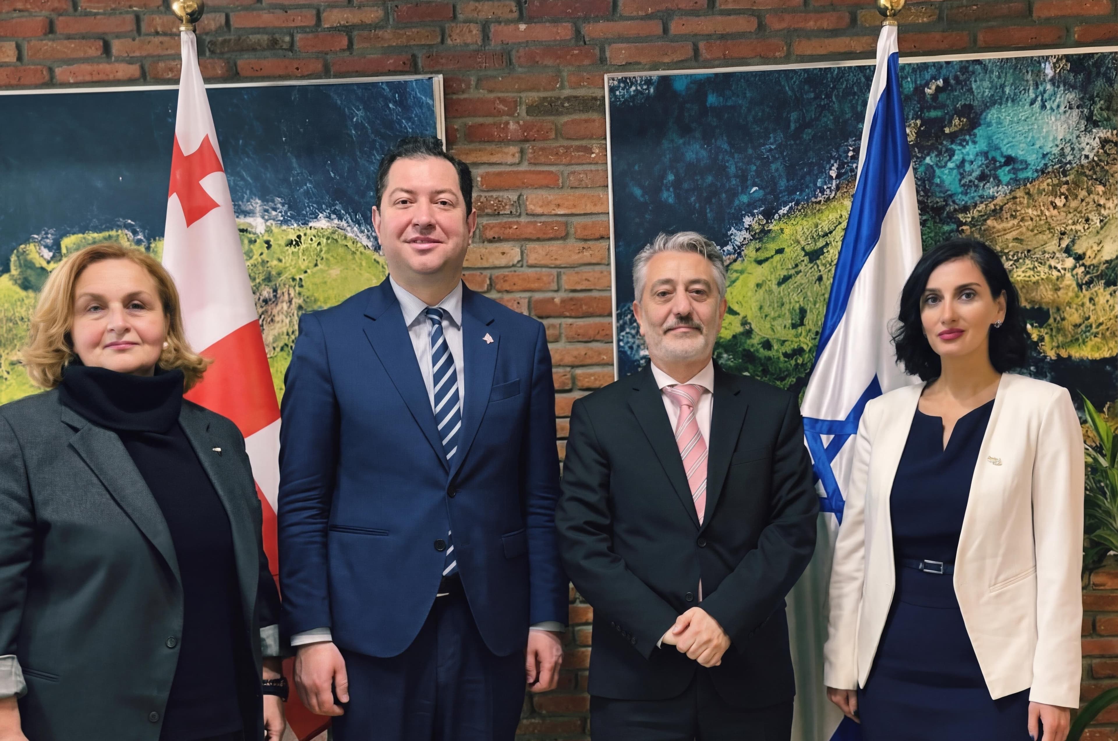 Frontnews image description