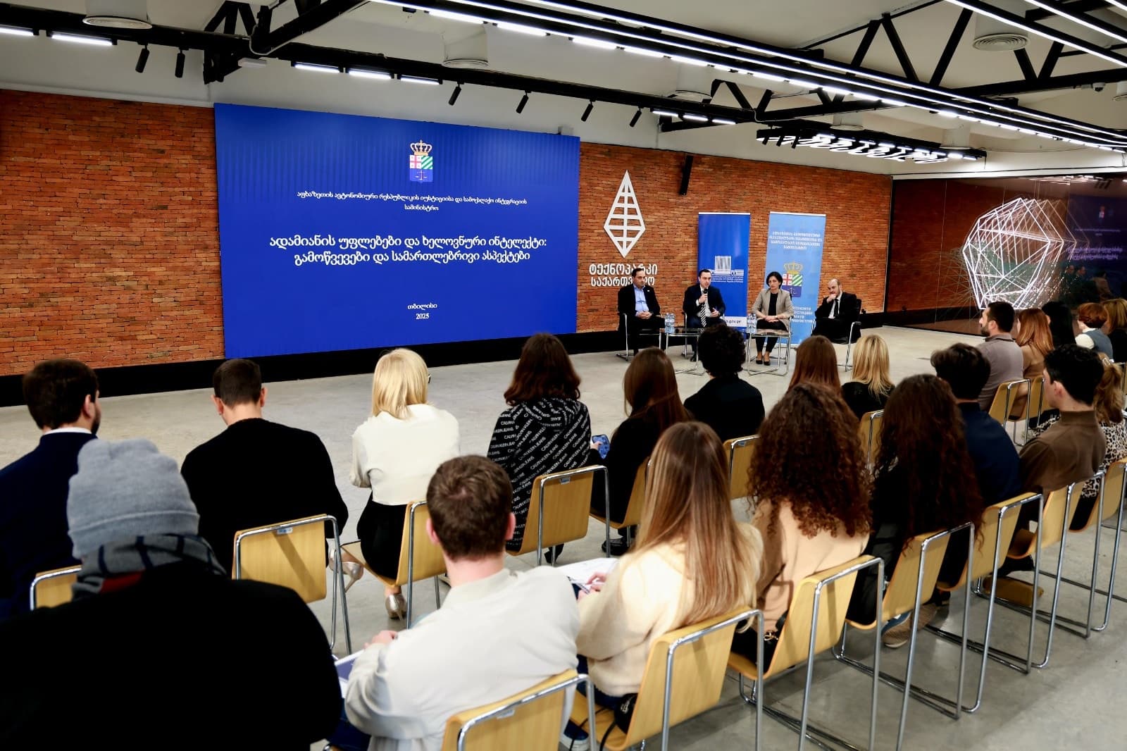 Frontnews image description