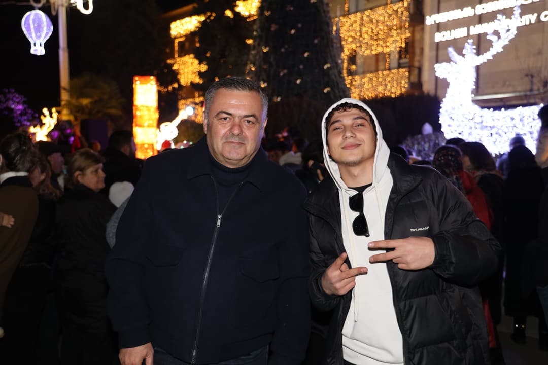 დავით შერაზადიშვილი ბოლნისში საახალწლო ნაძვის ხის საზეიმო ანთებას დაესწრო