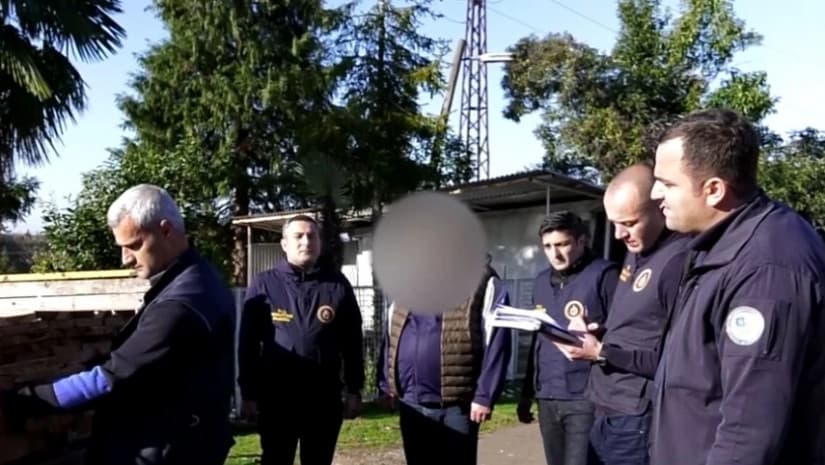 მერქნიანი მცენარის უკანონო გაჩეხვისა და ხე-ტყის უკანონო დამზადების ბრალდებით საგანგებო სიტუაციების მართვის სამსახურის თანამშრომელი დააკავეს