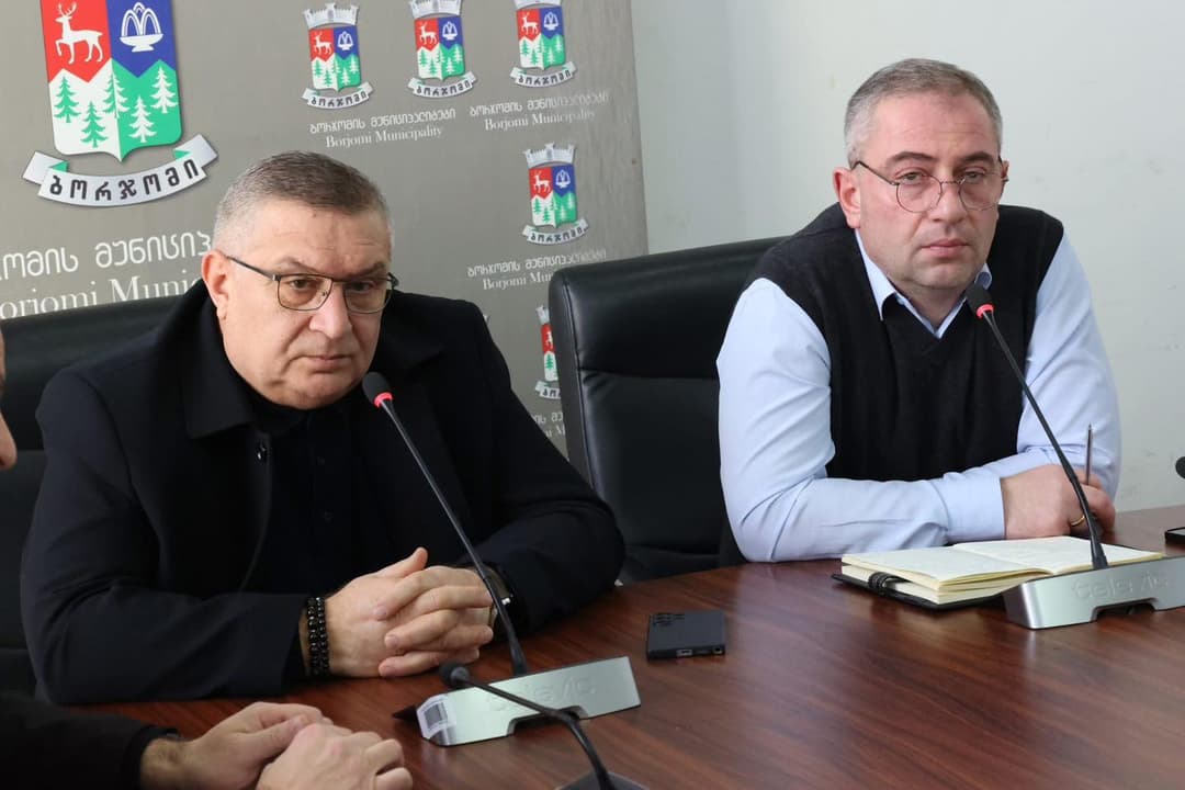 ზაალ გელაშვილმა ბორჯომის მერიაში სამუშაო შეხვედრა გამართა