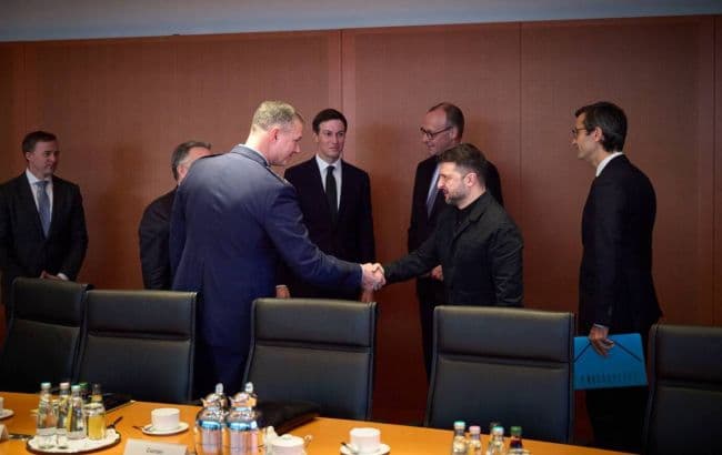 AFP - მოლაპარაკებებზე აშშ უკრაინაზე დონბასის ნაწილის დათმობის მიზნით ზეწოლას ახდენდა