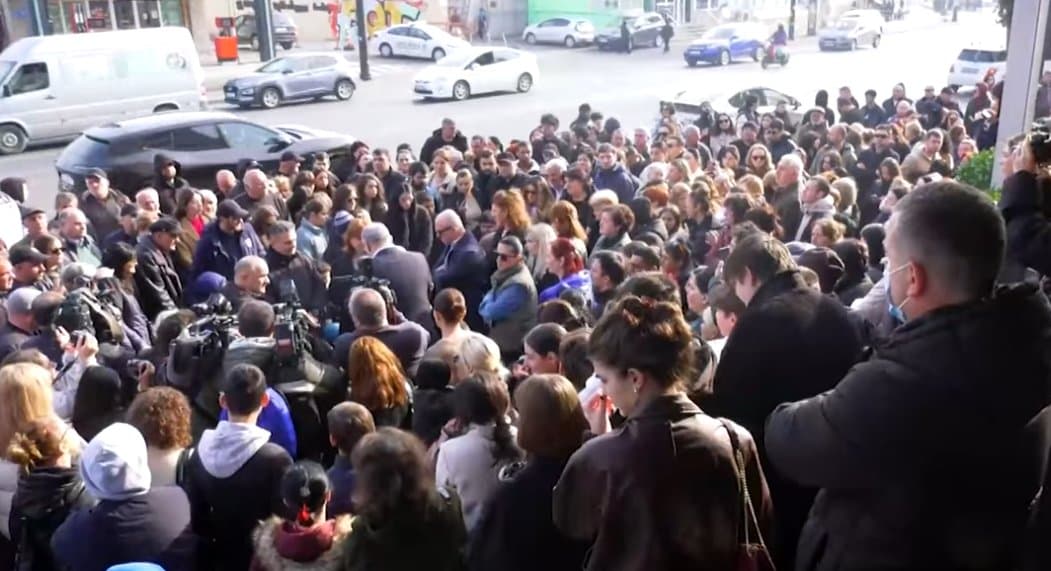 "ვითხოვთ, სახელმწიფომ დააფინანსოს აუცილებელი მკურნალობა და მედიკამენტები" - დიუშენით დაავადებული ბავშვების მშობლები კანცელარიასთან აქციას გამართავენ