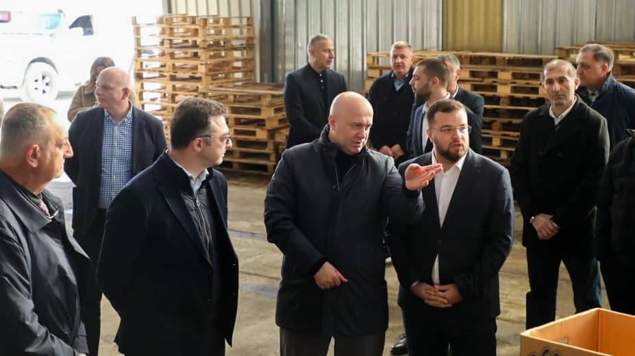 Frontnews image description