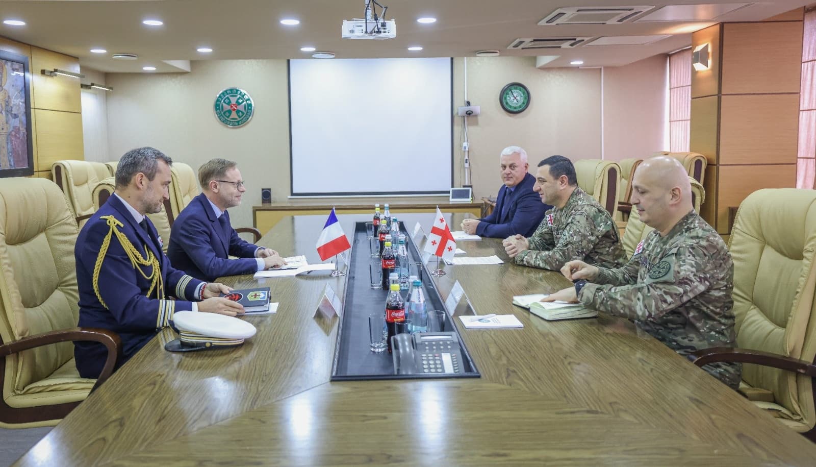 Frontnews image description