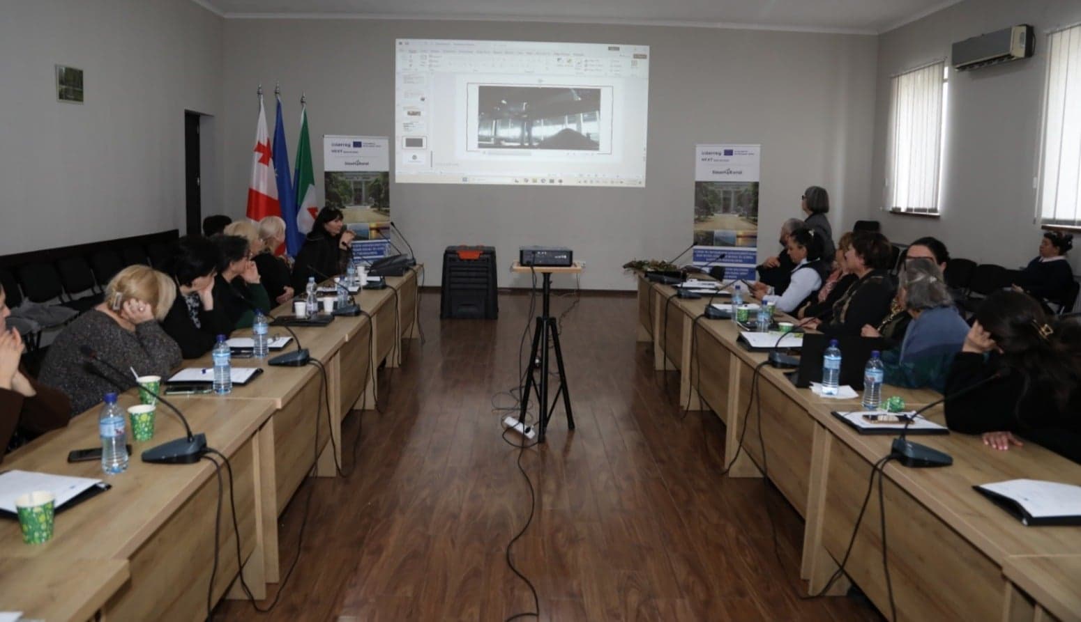 Frontnews image description