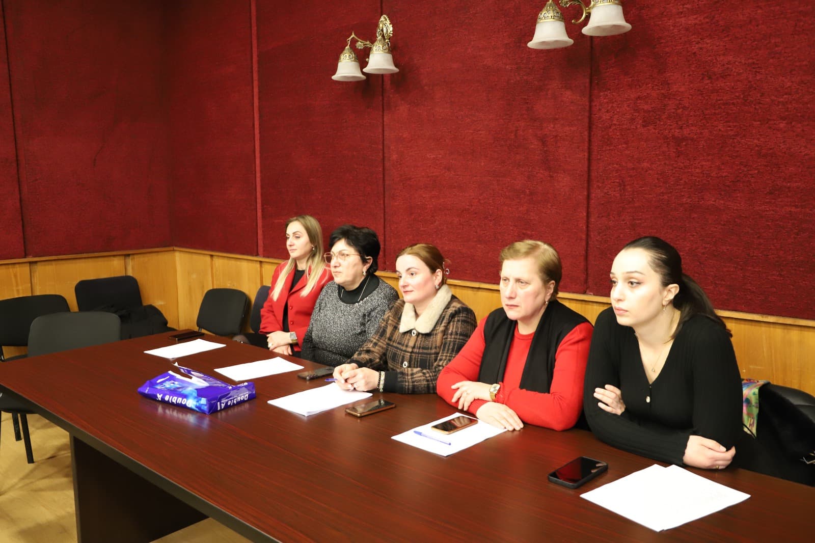 <p style="text-align: justify">თერჯოლის მუნიციპალიტეტის მერის ხელმძღვანელობით, მერიის საკონფერენციო დარბაზში, სახლდაზიანების სოციალური პროგრამის პრეზენტაცია გაიმართა.</p><p style="text-align: justify">მანუჩარ რობაქიძის თქმით, მიმდინარე წელს მუნიციპალიტეტში მცხოვრები სოციალურად დაუცველი ოჯახებისთვის 6 სახლი აშენდება.</p><p style="text-align: justify">კომისიამ პროგრამის ბენეფიციარები კონკრეტული კრიტერიუმების საფუძველზე შეარჩია. მშენებლობა ადგილობრივი ბიუჯეტიდან დაფინანსდება.</p><p style="text-align: justify">სახლდაზიანების სოციალური პროგრამა თერჯოლის მუნიციპალიტეტში 2019 წლიდან მოქმედებს და ახალი საცხოვრებლით უკვე სოციალურად დაუცველი 49 ოჯახი დაკმაყოფილდა.</p>