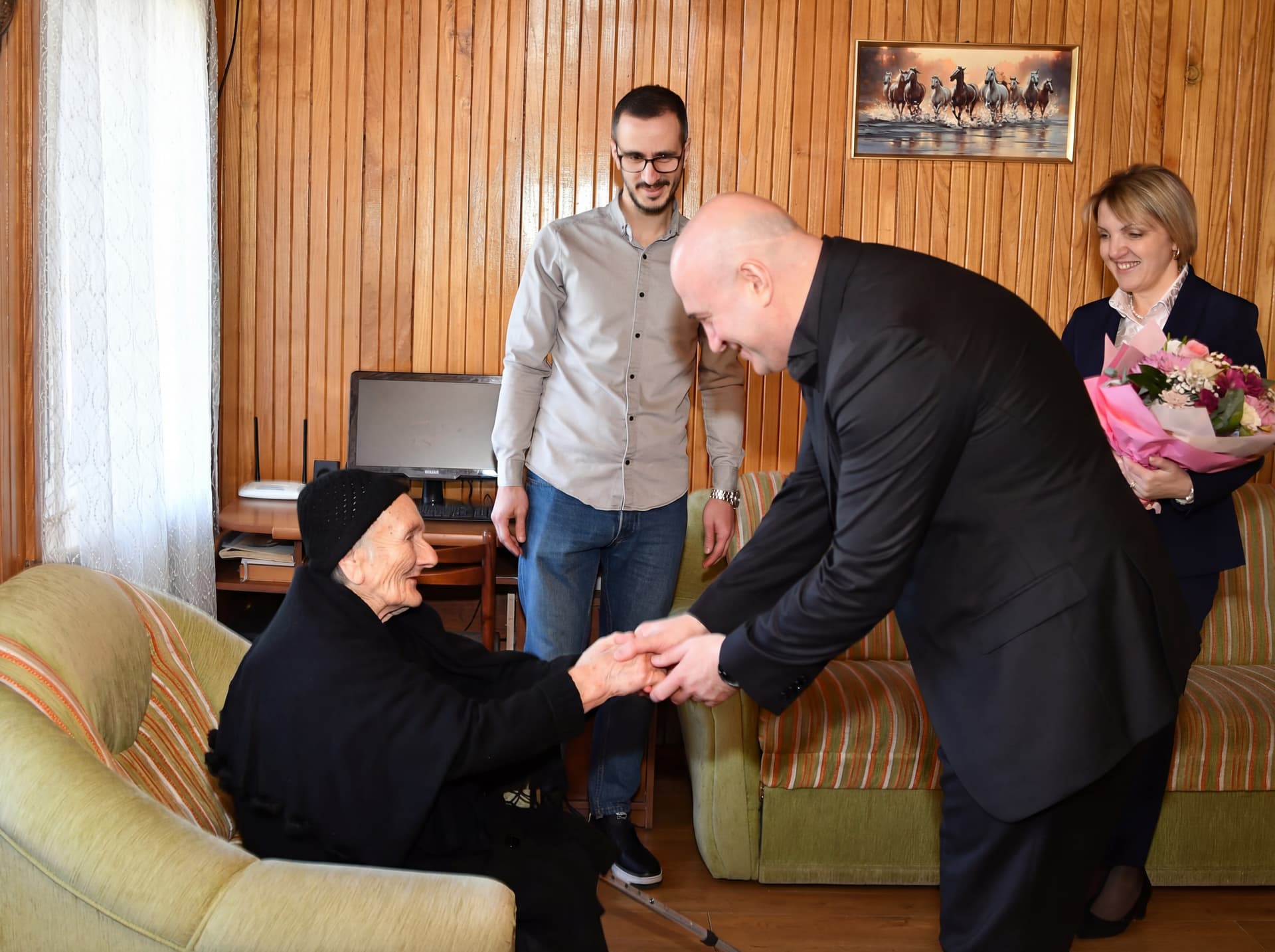 Frontnews image description