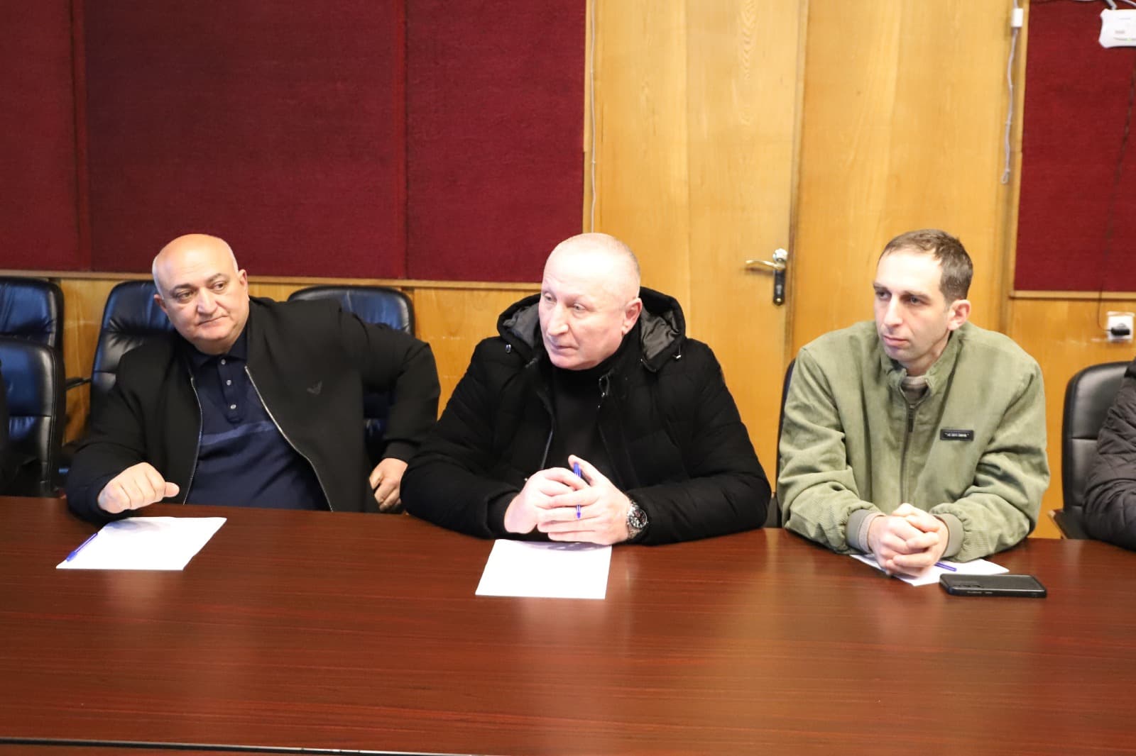 <p style="text-align: justify">თერჯოლის მუნიციპალიტეტის მერის ხელმძღვანელობით, მერიის საკონფერენციო დარბაზში, სახლდაზიანების სოციალური პროგრამის პრეზენტაცია გაიმართა.</p><p style="text-align: justify">მანუჩარ რობაქიძის თქმით, მიმდინარე წელს მუნიციპალიტეტში მცხოვრები სოციალურად დაუცველი ოჯახებისთვის 6 სახლი აშენდება.</p><p style="text-align: justify">კომისიამ პროგრამის ბენეფიციარები კონკრეტული კრიტერიუმების საფუძველზე შეარჩია. მშენებლობა ადგილობრივი ბიუჯეტიდან დაფინანსდება.</p><p style="text-align: justify">სახლდაზიანების სოციალური პროგრამა თერჯოლის მუნიციპალიტეტში 2019 წლიდან მოქმედებს და ახალი საცხოვრებლით უკვე სოციალურად დაუცველი 49 ოჯახი დაკმაყოფილდა.</p>