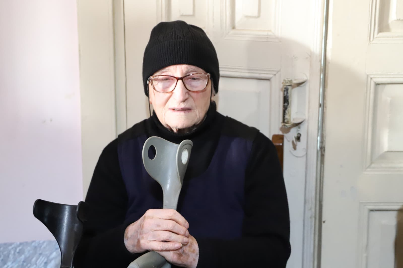 <p style="text-align: justify">თერჯოლის &nbsp;მუნიციპალიტეტის მერი მანუჩარ რობაქიძე, საკრებულოს თავმჯდომარე სოსო ჩაფიჩაძესთან ერთად, შობა-ახალი წლის დღესასწაულებთან დაკავშირებით სიმონეთის მოხუცთა პანსიონატს ეწვია, სადაც ბენეფიციარებს შობა-ახალი წელი მიულოცა და სასაჩუქრე ნობათები გადასცა.</p><p style="text-align: justify">ბენეფიციარებს თერჯოლის მოსწავლე ახალგაზრდობის მუნიციპალური ცენტრის აღსაზრდელებმა, ასევე ანსამბლმა "იამემ“ და ანსამბლმა "მასპინძელომ“ მუსიკალური ნომრებიც წარუდგინეს.</p><p style="text-align: justify">მანუჩარ რობაქიძემ აღნიშნა, რომ მუნიციპალიტეტისთვის მსგავსი ტიპის სოციალური მხარდაჭერის აქციები ერთ-ერთ მნიშვნელოვან პრიორიტეტს წარმოადგენს, ადგილობრივი ხელისუფლება მომავალშიც გააგრძელებს ზრუნვას ხანდაზმული და მზრუნველობა მოკლებული მოქალაქეების კეთილდღეობაზე.</p><p style="text-align: justify">ღონისძიებას მერიის ჯანდაცვისა და სოციალური სამსახურის უფროსი დიანა ფოცხვერაშვილი, განათლების, კულტურის, სპორტის და ახალგაზრდულ საქმეთა სამსახურის უფროსი მაკა ასათიანი, სოფელ ქვ. სიმონეთის მაჟორიტარი დეპუტატი გიორგი ბრეგვაძე, მერის წარმომადგენელი გია ხუჯაძე და აიპების წარმომადგენლები დაესწრნენ.</p>