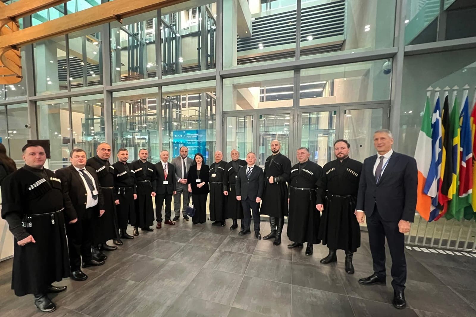 Frontnews image description