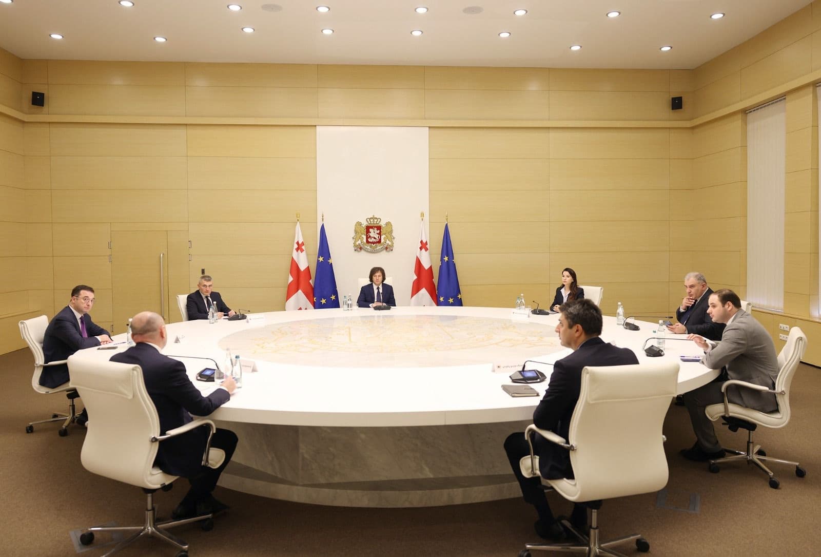 Frontnews image description