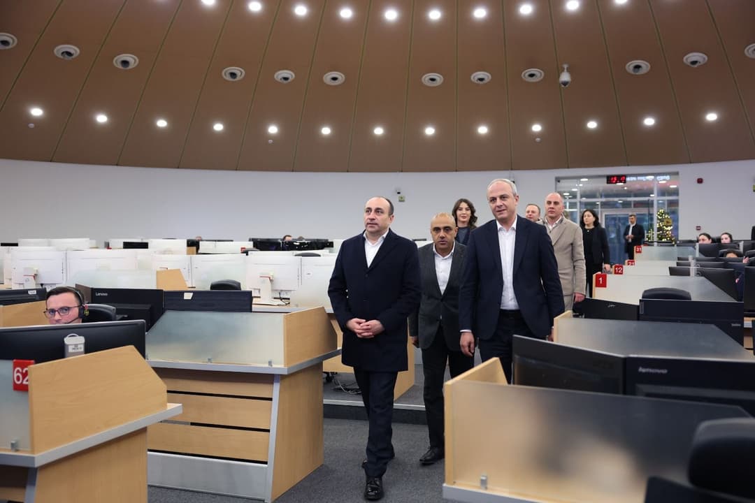 გეკა გელაძემ უწყების სხვადასხვა დანაყოფის თანამშრომლებს ახალი წელი მიულოცა