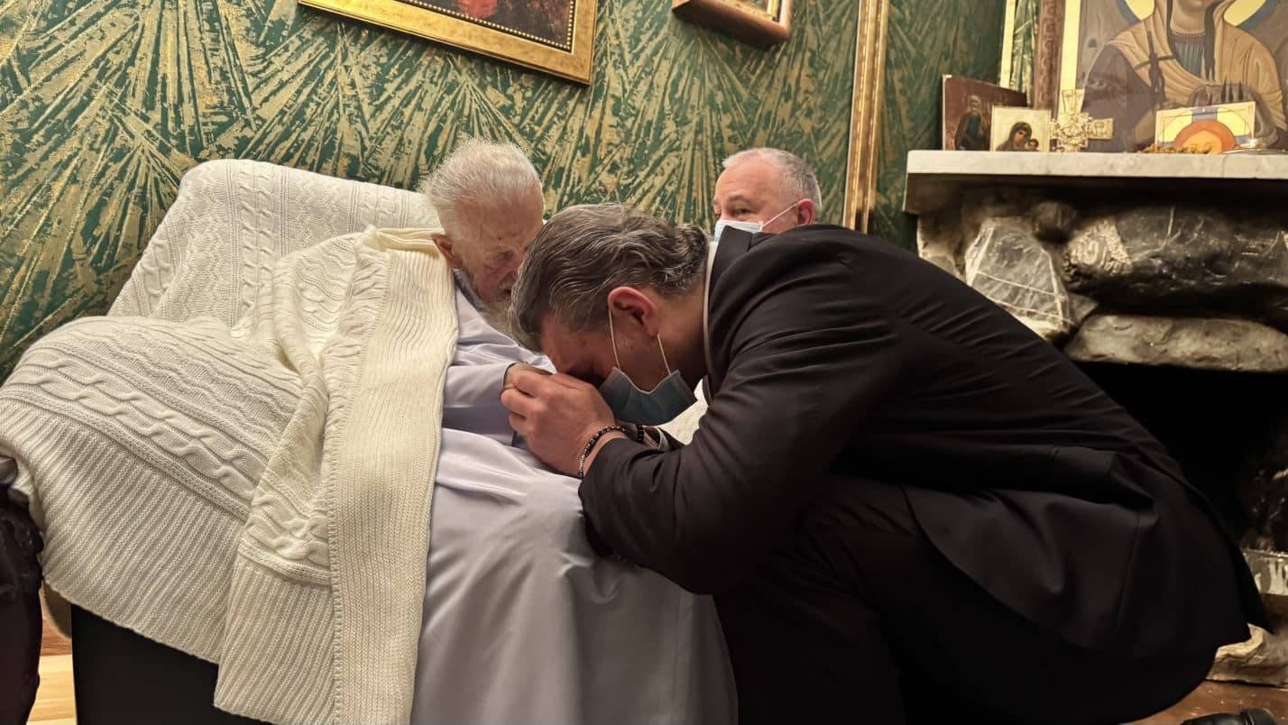 Frontnews image description