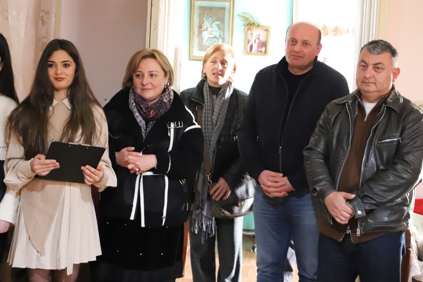 Frontnews image description