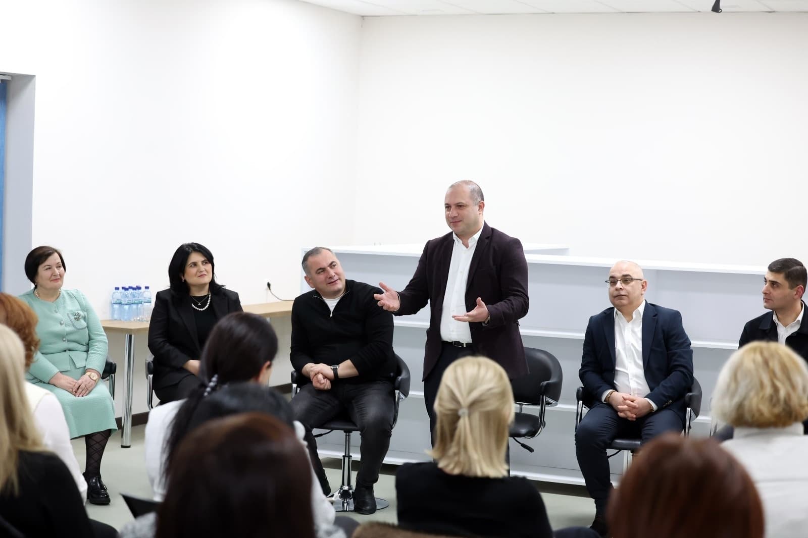 Frontnews image description