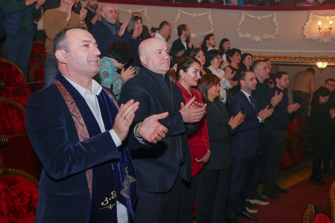 სულხან თამაზაშვილი ბათუმის დრამატულ თეატრში სპექტაკლის პრემიერას დაესწრო