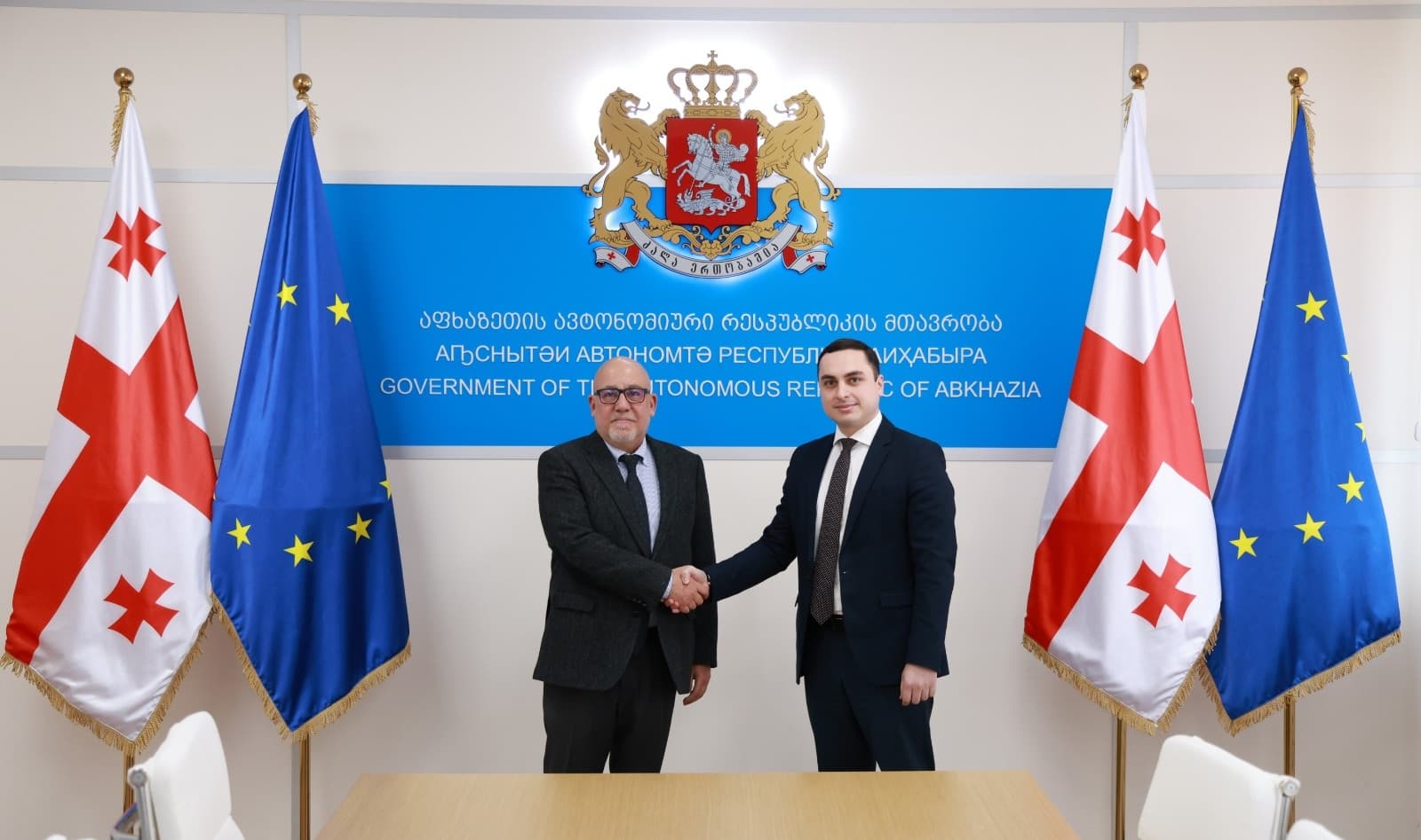 Frontnews image description