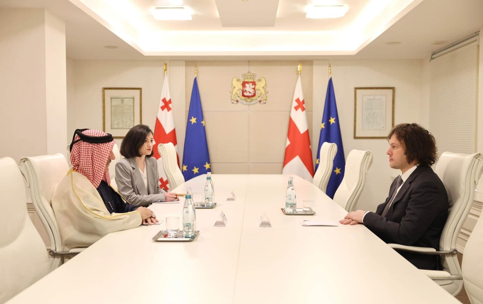 Frontnews image description