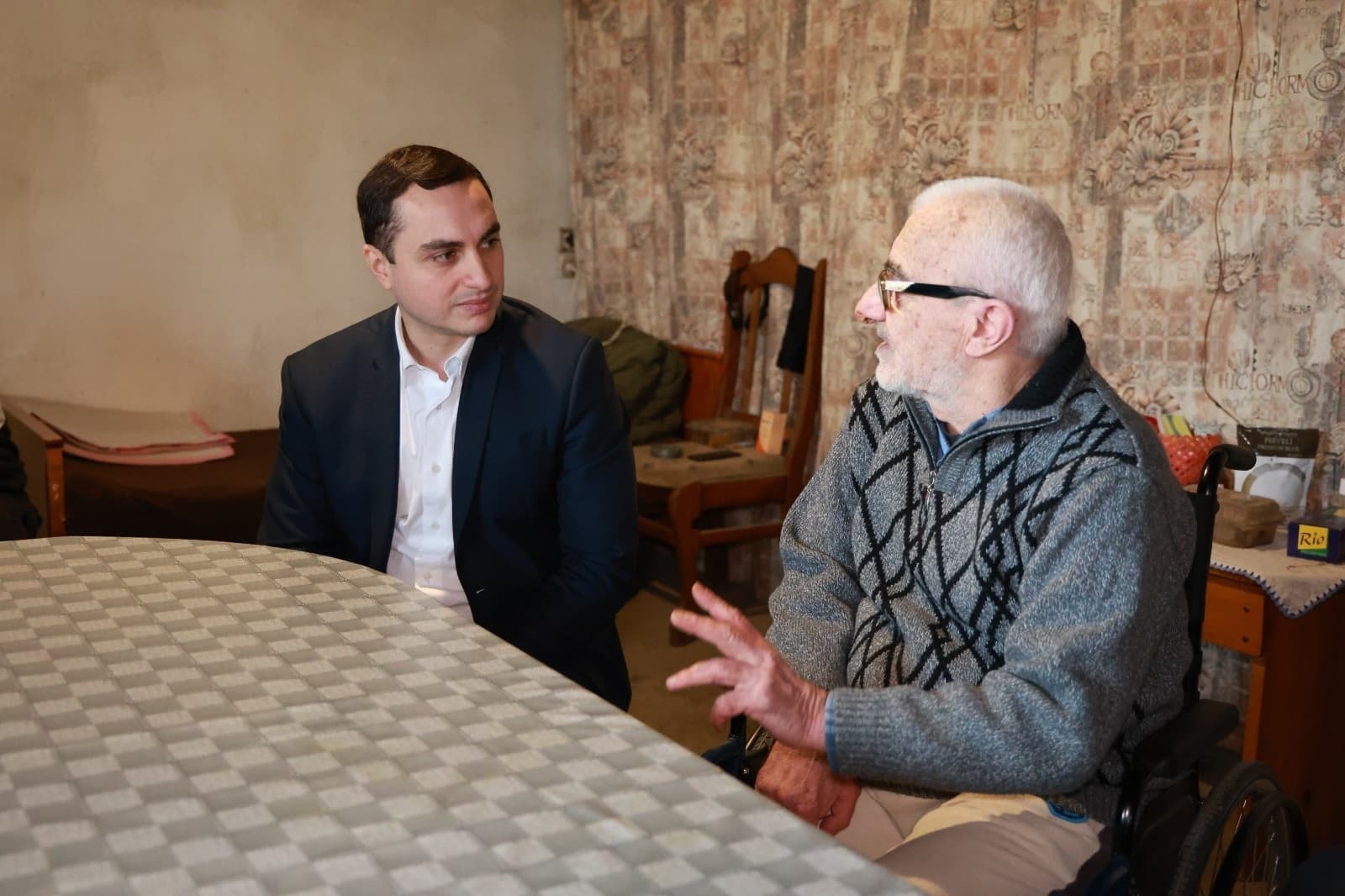 Frontnews image description