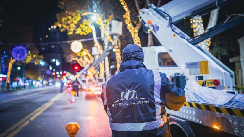 საახალწლო განათებების დემონტაჟის გამო რუსთაველის გამზირზე საავტომობილო მოძრაობა ღამის საათებში შეიზღუდება