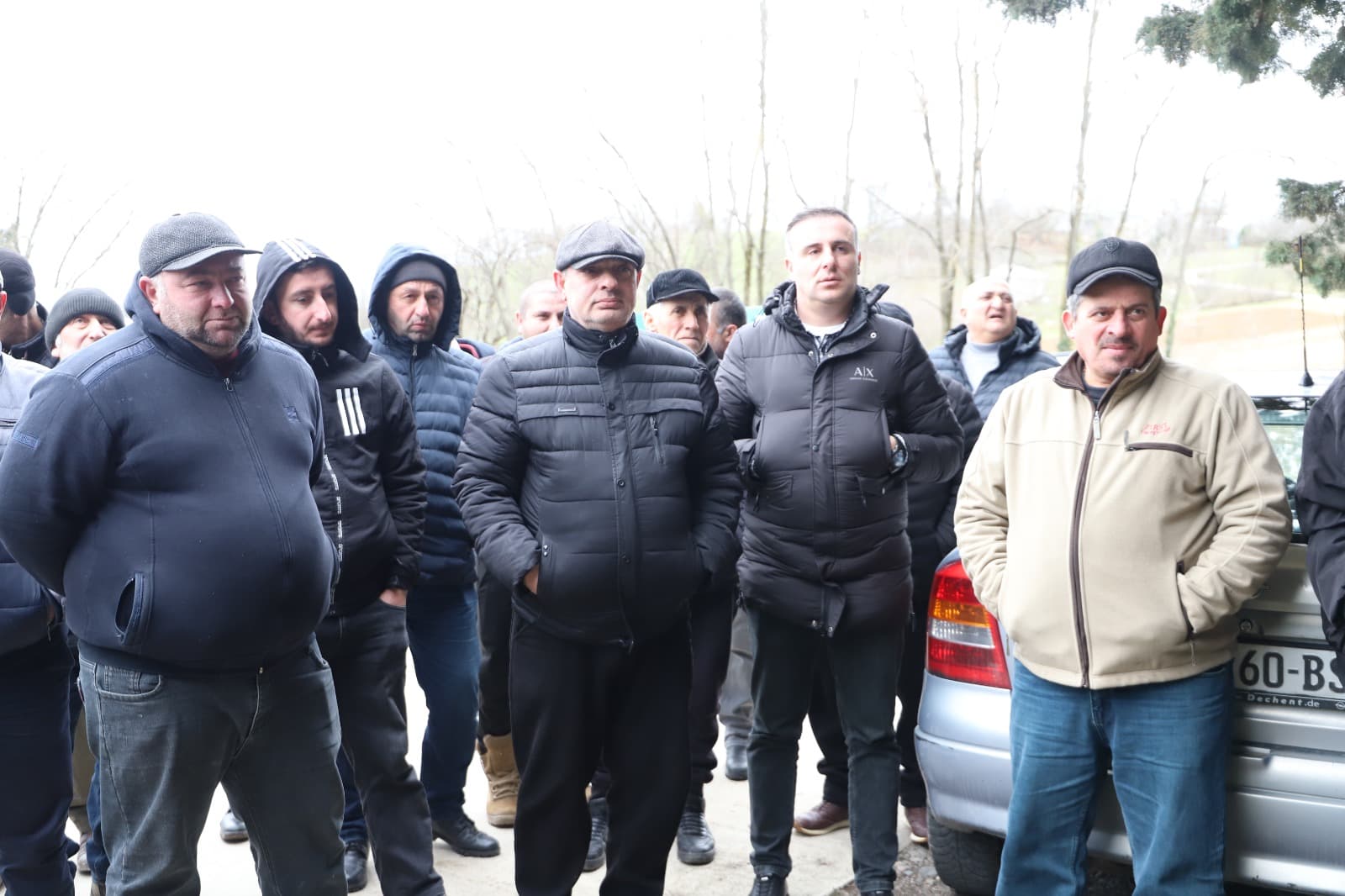 <p style="text-align: justify">"სოფლის მხარდაჭერის პროგრამის" ფარგლებში, თერჯოლის მუნიციპალიტეტის მერმა მანუჩარ რობაქიძემ, საკრებულოს თავმჯდომარემ სოსო ჩაფიჩაძემ მუნიციპალიტეტის სოფლების: თუზის, საზანოს და რუფოთის მოსახლეობასთან საკონსულტაციო შეხვედრები გამართეს.&nbsp;</p><p style="text-align: justify">შეხვედრებზე რამდენიმე პრიორიტეტული მიმართულება დასახელდა, მათ შორის შიდა საუბნო გზების რეაბილიტაცია, სანიაღვრე არხების ,გარე განათებების, მინი სტადიონების და ფანჩატურების მოწყობა.&nbsp;</p><p style="text-align: justify">მოსახლეობასთან შეხვედრებს თერჯოლის მუნიციპალიტეტის მერისა და საკრებულოს თავმჯდომარის მოადგილეები, საკრებულოს მაჟორიტარი წევრები და ადგილობრივი თვითმმართველობის წარმომადგენლები ესწრებოდნენ.</p>