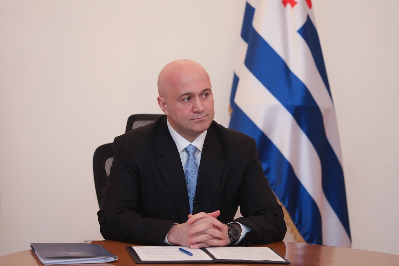 Frontnews image description