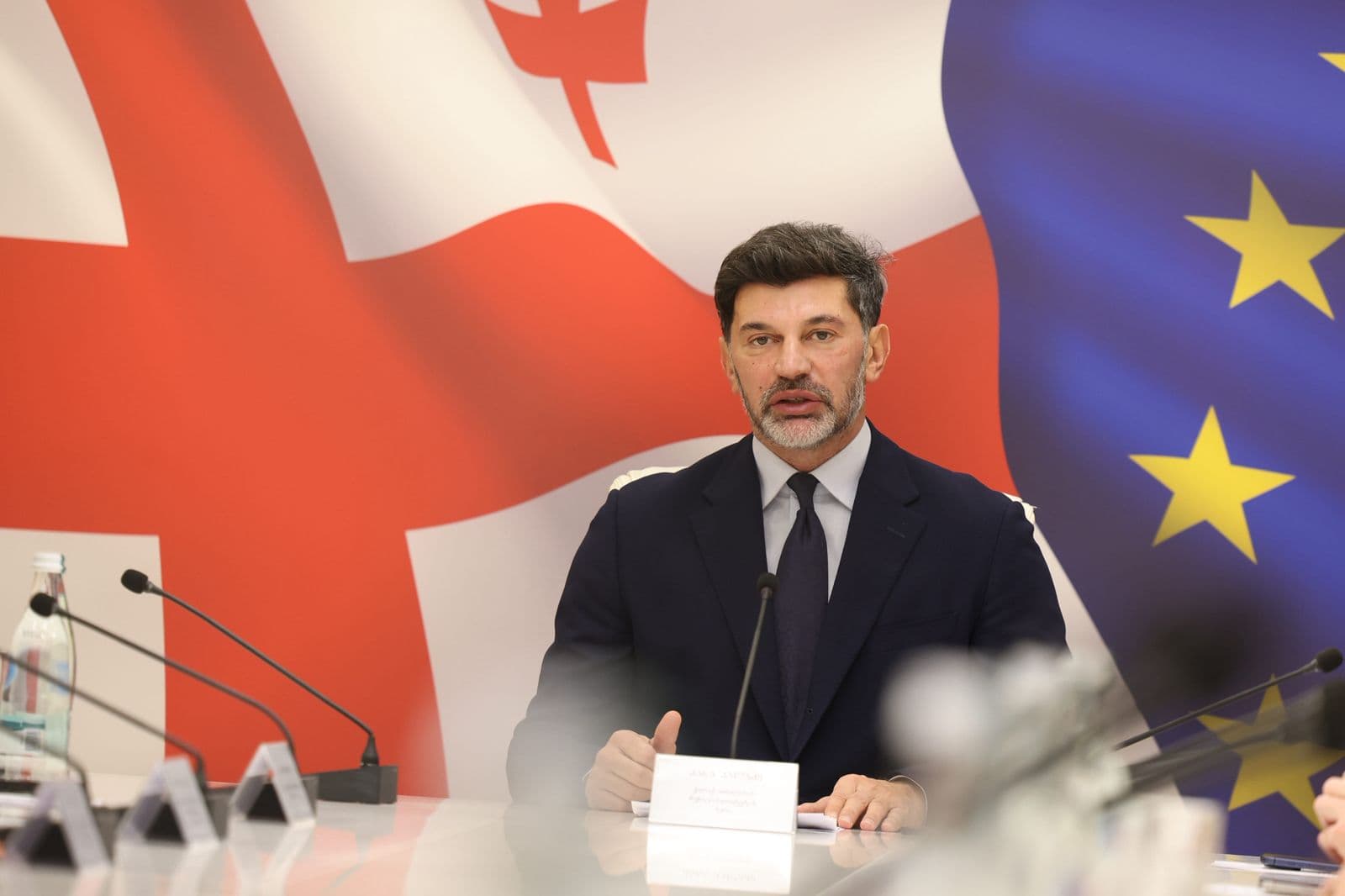 კახა კალაძე - ავარიულ საცხოვრებელ სახლში მცხოვრებ პირს, რომელიც უარს განაცხადებს ჩანაცვლების რომელიმე პროგრამაში მონაწილეობაზე, ქირა შეუწყდება