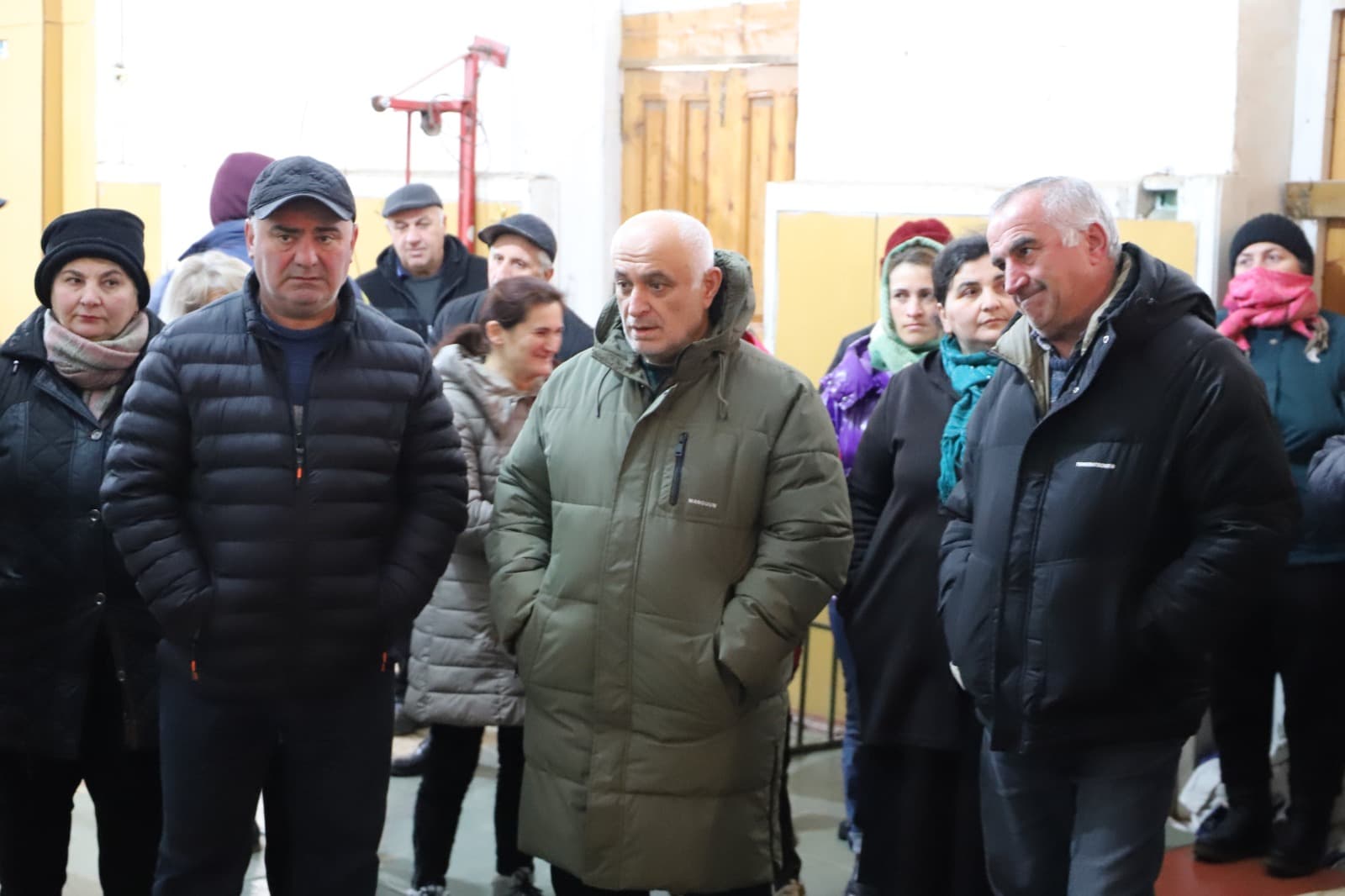 <p style="text-align: justify">"სოფლის მხარდაჭერის პროგრამის" ფარგლებში, თერჯოლის მუნიციპალიტეტის მერმა მანუჩარ რობაქიძემ, საკრებულოს თავმჯდომარემ სოსო ჩაფიჩაძემ მუნიციპალიტეტის სოფლების: თუზის, საზანოს და რუფოთის მოსახლეობასთან საკონსულტაციო შეხვედრები გამართეს.&nbsp;</p><p style="text-align: justify">შეხვედრებზე რამდენიმე პრიორიტეტული მიმართულება დასახელდა, მათ შორის შიდა საუბნო გზების რეაბილიტაცია, სანიაღვრე არხების ,გარე განათებების, მინი სტადიონების და ფანჩატურების მოწყობა.&nbsp;</p><p style="text-align: justify">მოსახლეობასთან შეხვედრებს თერჯოლის მუნიციპალიტეტის მერისა და საკრებულოს თავმჯდომარის მოადგილეები, საკრებულოს მაჟორიტარი წევრები და ადგილობრივი თვითმმართველობის წარმომადგენლები ესწრებოდნენ.</p>