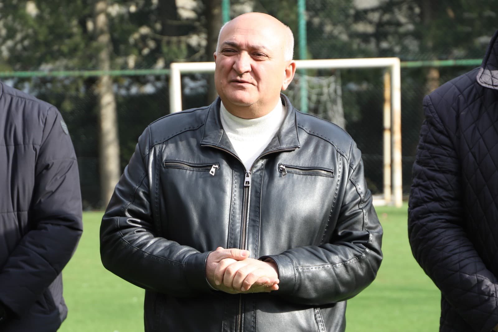 <p style="text-align: justify">სოფლის მხარდაჭერის პროგრამის ფარგლებში, დასაფინანსებელი პროექტების შერჩევის მიზნით, თერჯოლის მუნიციპალიტეტში მოსახლეობასთან შეხვედრები მიმდინარეობს.</p><p style="text-align: justify">თერჯოლის მუნიციპალიტეტის მერის მოადგილე ზვიად ბაზაძე, საკრებულოს თავმჯდომარის მოადგილე &nbsp;დავით გოგბერაშვილი, ადგილობრივი თვითმმართველობის წარმომადგენლებთან ერთად ღვანკითისა და ალისუბნის ადმინისტრაციული ერთეულების სოფლებში მოსახლეობას შეხვდნენ.</p><p style="text-align: justify">პრესსამსახურის ინფორმაციით, შეხვედრაზე განიხილეს ადგილზე არსებული გამოწვევები და საჭიროებები. მოსახლეობამ ხმათა უმრავლესობით მხარი შიდა სასოფლო გზების, გარე განათების, სანიაღვრე არხების მოწესრიგებას, მინი სტადიონის მოწყობასა და სკვერის შემოღობვას &nbsp;დაუჭირა.&nbsp;</p><p style="text-align: justify">თერჯოლის მუნიციპალიტეტისთვის, "სოფლის მხარდაჭერის პროგრამის“ ფარგლებში, ინფრასტრუქტურული პროექტების განსახორციელებლად გამოყოფილია 690 000 ლარი, რომელიც მოსახლეობის რაოდენობის შესაბამისად 45 სოფელზეა გადანაწილებული.</p>