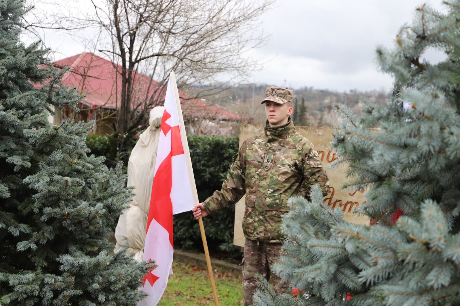 <p style="text-align: justify">თერჯოლის მუნიციპალიტეტის მერმა მანუჩარ რობაქიძემ, საკრებულოს თავმჯდომარე სოსო ჩაფიჩაძესთან ერთად, იუნკერთა ხსოვნას პატივი მიაგო.</p><p style="text-align: justify">თერჯოლის მერმა და საკრებულოს თავმჯდომარემ გმირთა მემორიალი გვირგვინით შეამკეს.</p><p style="text-align: justify">თერჯოლისა და ტყიბულის ეპარქიის სასულიერო პირებმა იუნკერთა სულის მოსახსენებელი პანაშვიდი გადაიხადეს.</p><p style="text-align: justify">თერჯოლის მერიის განათლების, კულტურის, სპორტის და ახალგაზრდულ საქმეთა სამსახურის ორგანიზებით გაიმართა იუნკერთა ხსოვნის დღისადმი მიძღვნილი ღონისძიება, რომელშიც გენერალ გიორგი კვინიტაძის სახელობის კადეტთა სამხედრო ლიცეუმის კადეტები, კერძო სკოლა "მზეკაბანის" მოსწავლეები, ანსამბლები "იმერეთი“, "მასპინძელო“ და "იმედი“ მონაწილეობდნენ.</p><p style="text-align: justify">ღონისძიებას ადგილობრივი ხელისუფლების, ა(ა)იპების და საგანმანათლებლო დაწესებულებების წარმომადგენლები ესწრებოდნენ.</p>