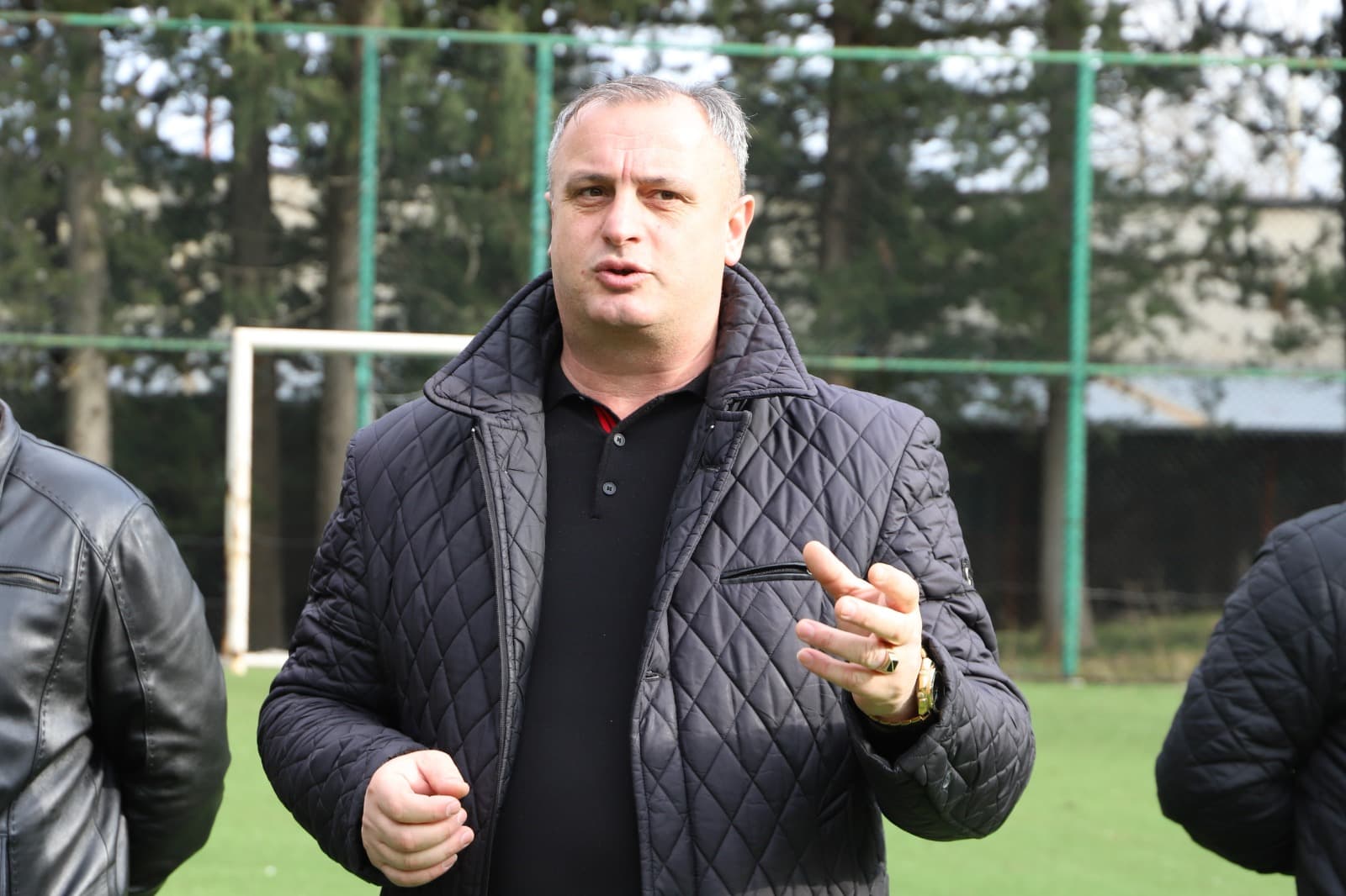 <p style="text-align: justify">სოფლის მხარდაჭერის პროგრამის ფარგლებში, დასაფინანსებელი პროექტების შერჩევის მიზნით, თერჯოლის მუნიციპალიტეტში მოსახლეობასთან შეხვედრები მიმდინარეობს.</p><p style="text-align: justify">თერჯოლის მუნიციპალიტეტის მერის მოადგილე ზვიად ბაზაძე, საკრებულოს თავმჯდომარის მოადგილე &nbsp;დავით გოგბერაშვილი, ადგილობრივი თვითმმართველობის წარმომადგენლებთან ერთად ღვანკითისა და ალისუბნის ადმინისტრაციული ერთეულების სოფლებში მოსახლეობას შეხვდნენ.</p><p style="text-align: justify">პრესსამსახურის ინფორმაციით, შეხვედრაზე განიხილეს ადგილზე არსებული გამოწვევები და საჭიროებები. მოსახლეობამ ხმათა უმრავლესობით მხარი შიდა სასოფლო გზების, გარე განათების, სანიაღვრე არხების მოწესრიგებას, მინი სტადიონის მოწყობასა და სკვერის შემოღობვას &nbsp;დაუჭირა.&nbsp;</p><p style="text-align: justify">თერჯოლის მუნიციპალიტეტისთვის, "სოფლის მხარდაჭერის პროგრამის“ ფარგლებში, ინფრასტრუქტურული პროექტების განსახორციელებლად გამოყოფილია 690 000 ლარი, რომელიც მოსახლეობის რაოდენობის შესაბამისად 45 სოფელზეა გადანაწილებული.</p>