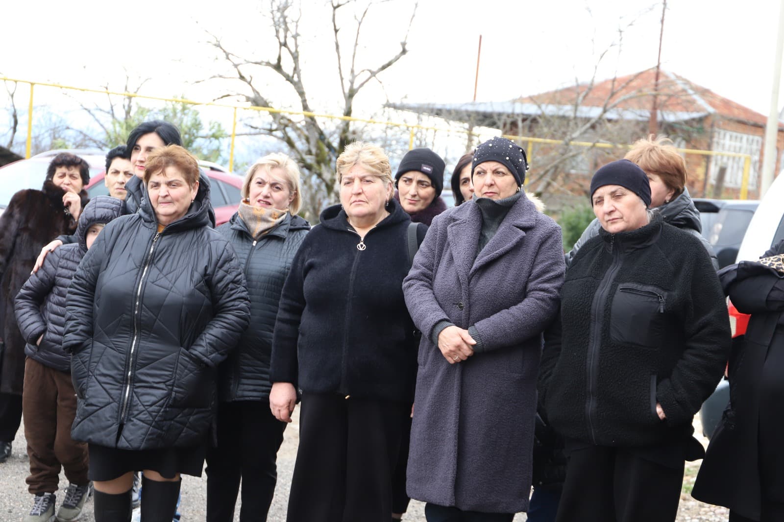 <p style="text-align: justify">თერჯოლის მუნიციპალიტეტში "სოფლის მხარდაჭერის პროგრამის" ფარგლებში მოსახლეობასთან შეხვედრები დასრულდა.&nbsp;</p><p style="text-align: justify">მუნიციპალიტეტის მერმა მანუჩარ რობაქიძემ, საკრებულოს თავმჯდომარემ სოსო ჩაფიჩაძემ სოფელ ძევრის, გოგნის და ჩხარის &nbsp;მოსახლეობასთან დასკვნითი კონსულტაციები გამართეს.</p><p style="text-align: justify">პრესსამსახურის ინფორმაციით, შეხვედრებზე რამდენიმე პრიორიტეტული მიმართულება დასახელდა,მათ შორის შიდა საუბნო გზების რეაბილიტაცია, სანიაღვრე არხების ,გარე განათებების, სველი წერტილების და &nbsp;სკვერის მოწესრიგება.&nbsp;</p><p style="text-align: justify">მოსახლეობასთან შეხვედრებს თერჯოლის მუნიციპალიტეტის მერისა და საკრებულოს თავმჯდომარის მოადგილეები, საკრებულოს მაჟორიტარი წევრები და ადგილობრივი თვითმმართველობის წარმომადგენლები ესწრებოდნენ.</p>