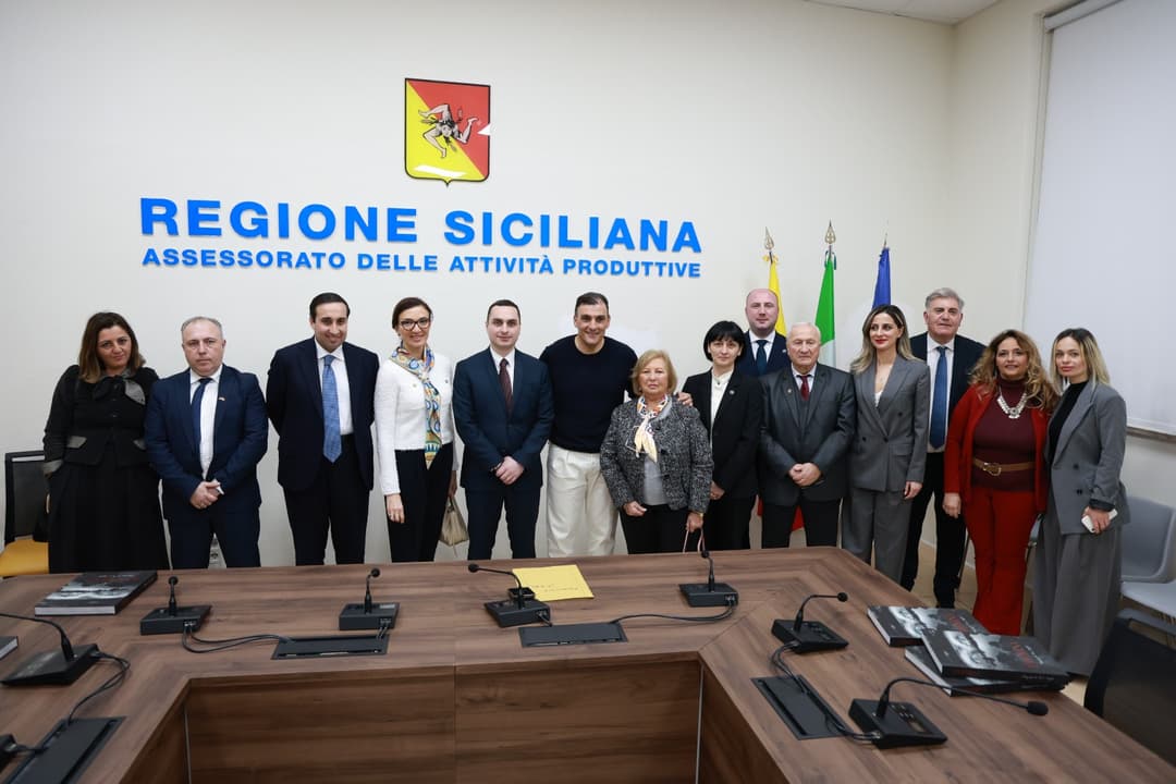 აფხაზეთის ავტონომიური რესპუბლიკის მთავრობის თავმჯდომარე სიცილიის რეგიონის სამეწარმეო საქმიანობის მინისტრს შეხვდა